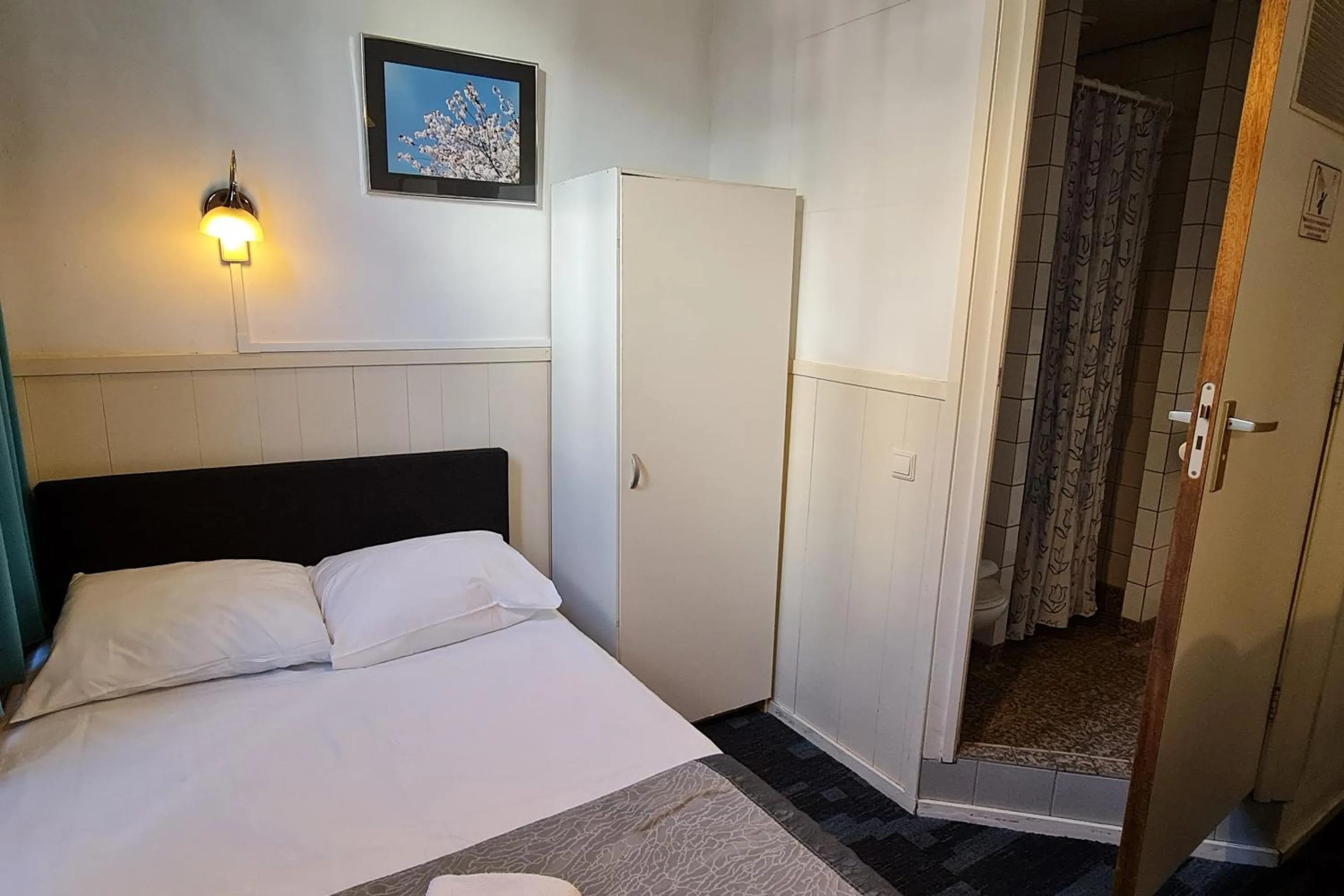 Bedroom, Bed in Euphemia Budget Old City Canal Zone