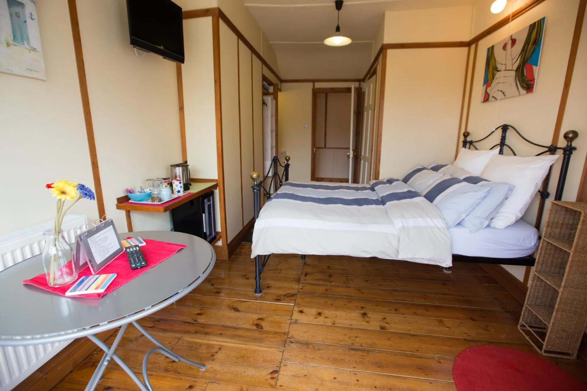 Bed in Heatherbell Cottage Guest Accommodation