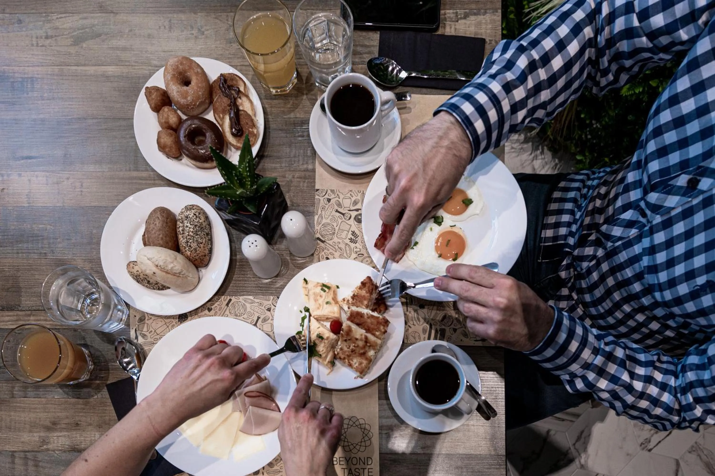 Food and drinks in 31 Doors Hotel