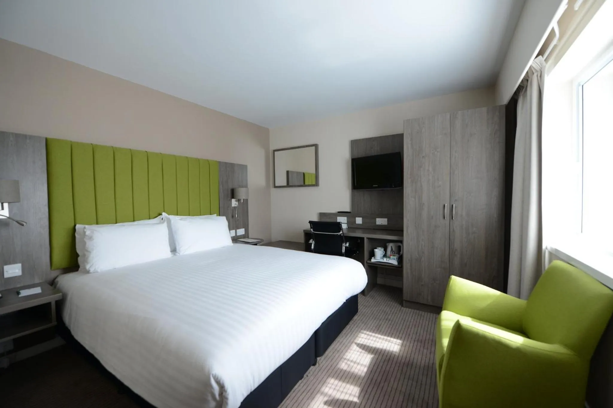 Photo of the whole room, Bed in Holiday Inn Wolverhampton - Racecourse by IHG