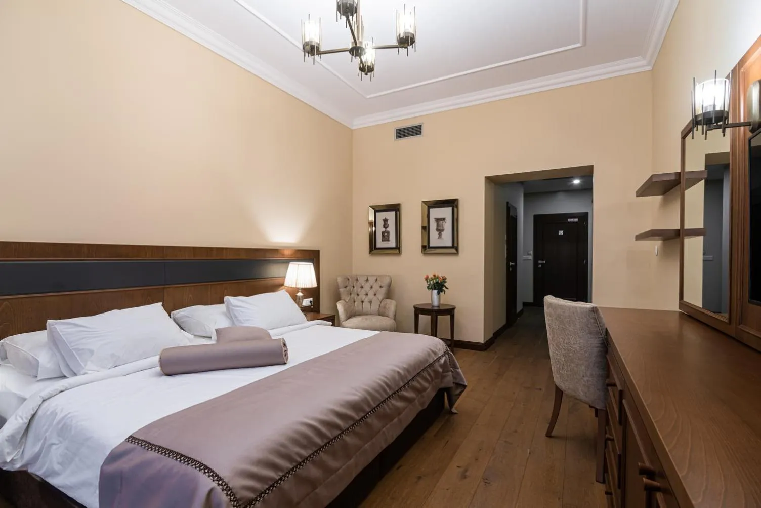 Bed in Hotel Michael's Palace