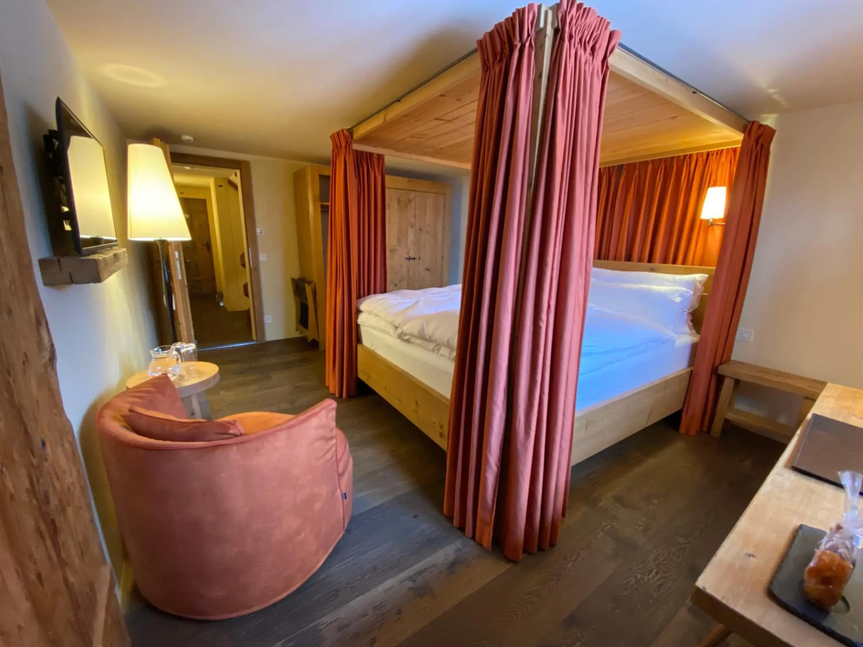 Double Room "Hirtenzimmer" in Maiensässhotel Guarda Val Double Room "Hirtenzimmer" in Maiensässhotel Guarda Val