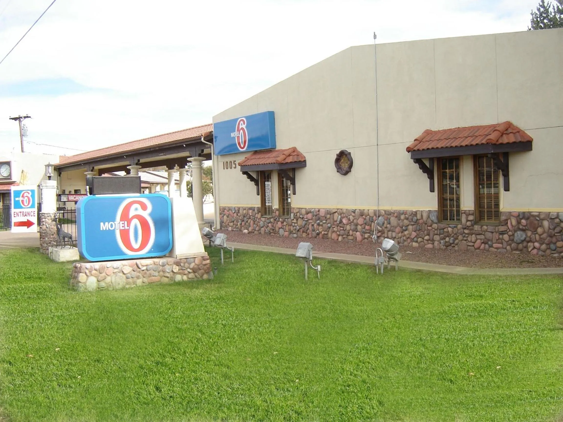 Facade/entrance in Motel 6-Payson, AZ