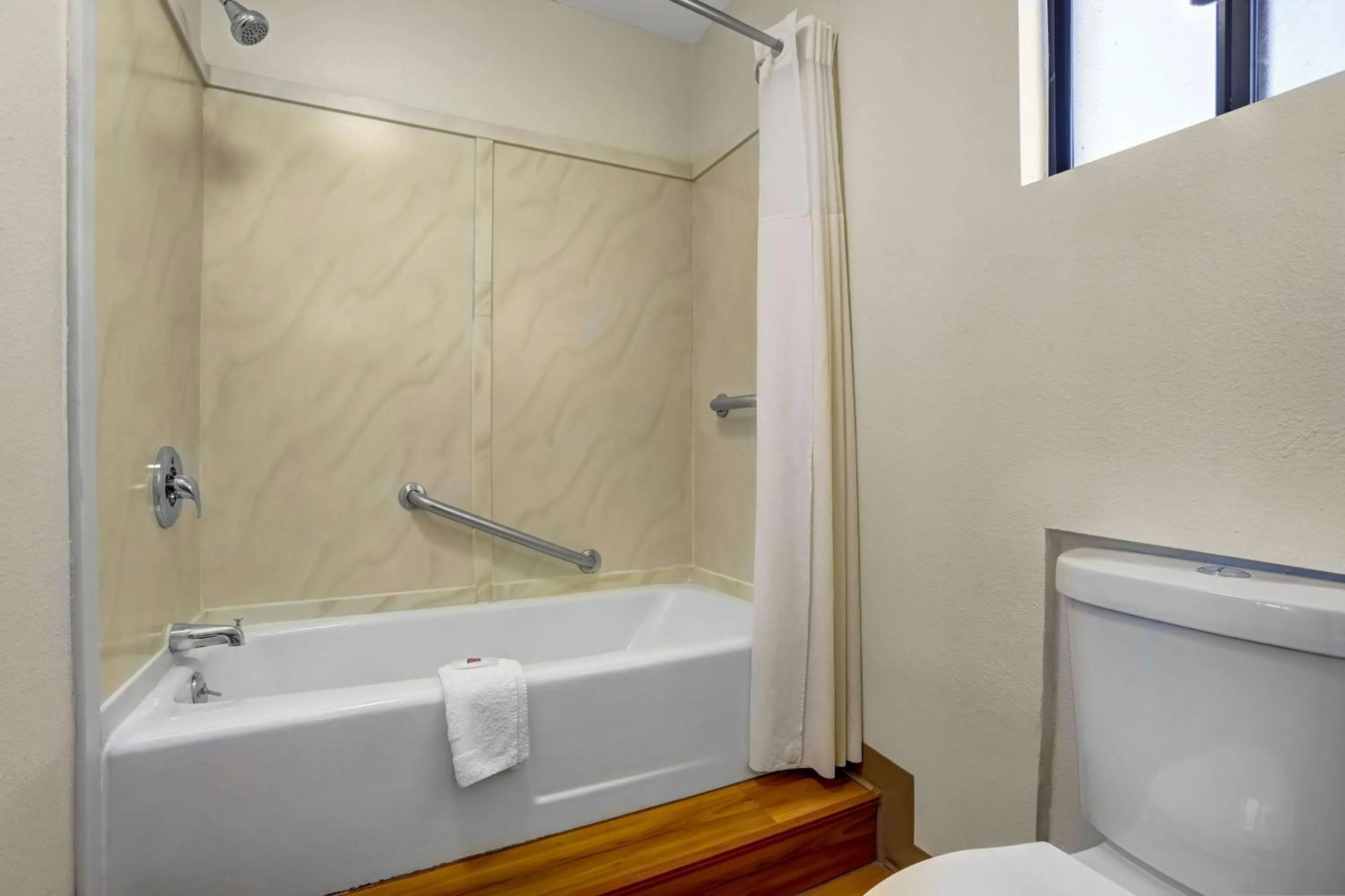 Bathroom in Motel 6-Payson, AZ