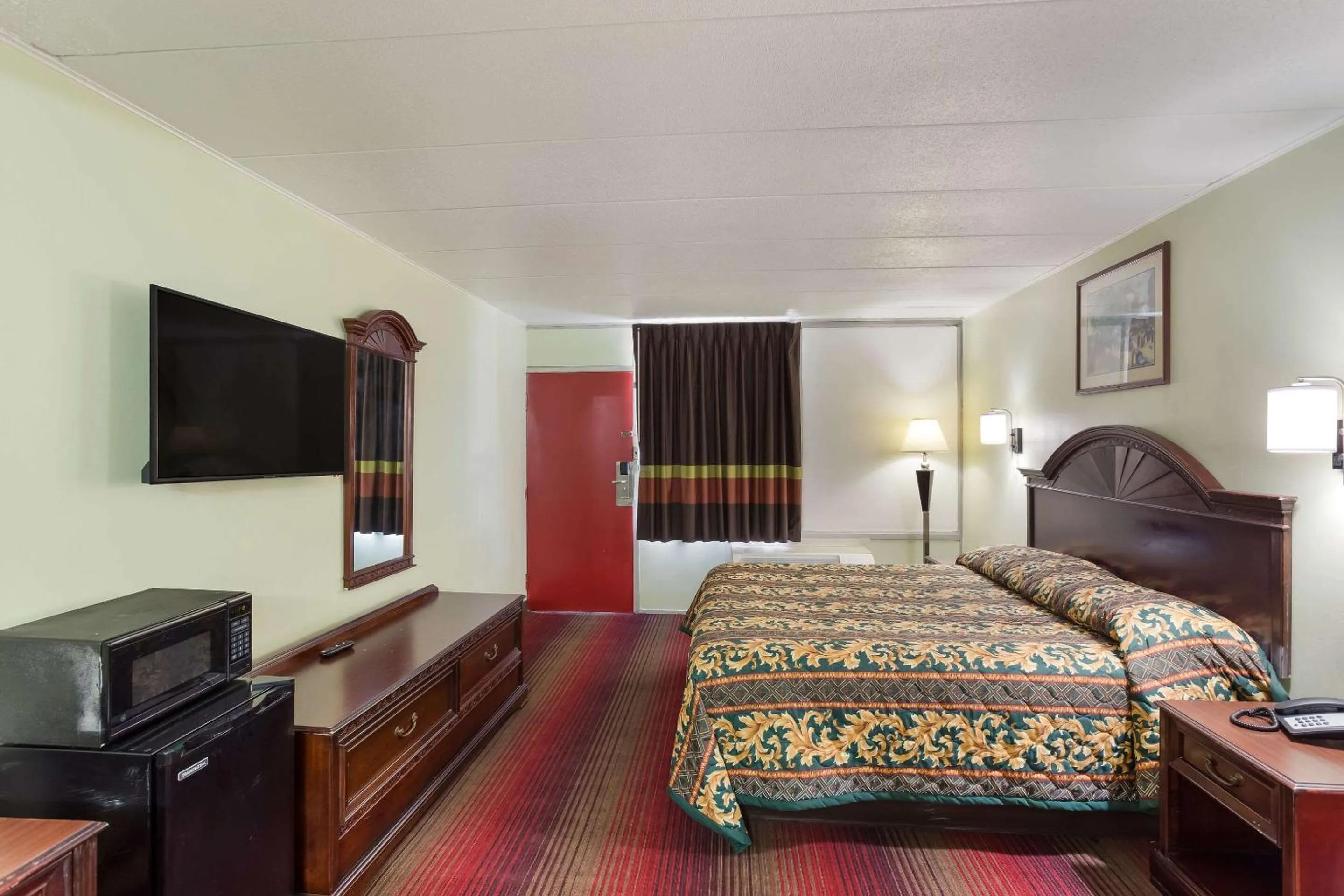 Photo of the whole room, Bed in Rodeway Inn South Point