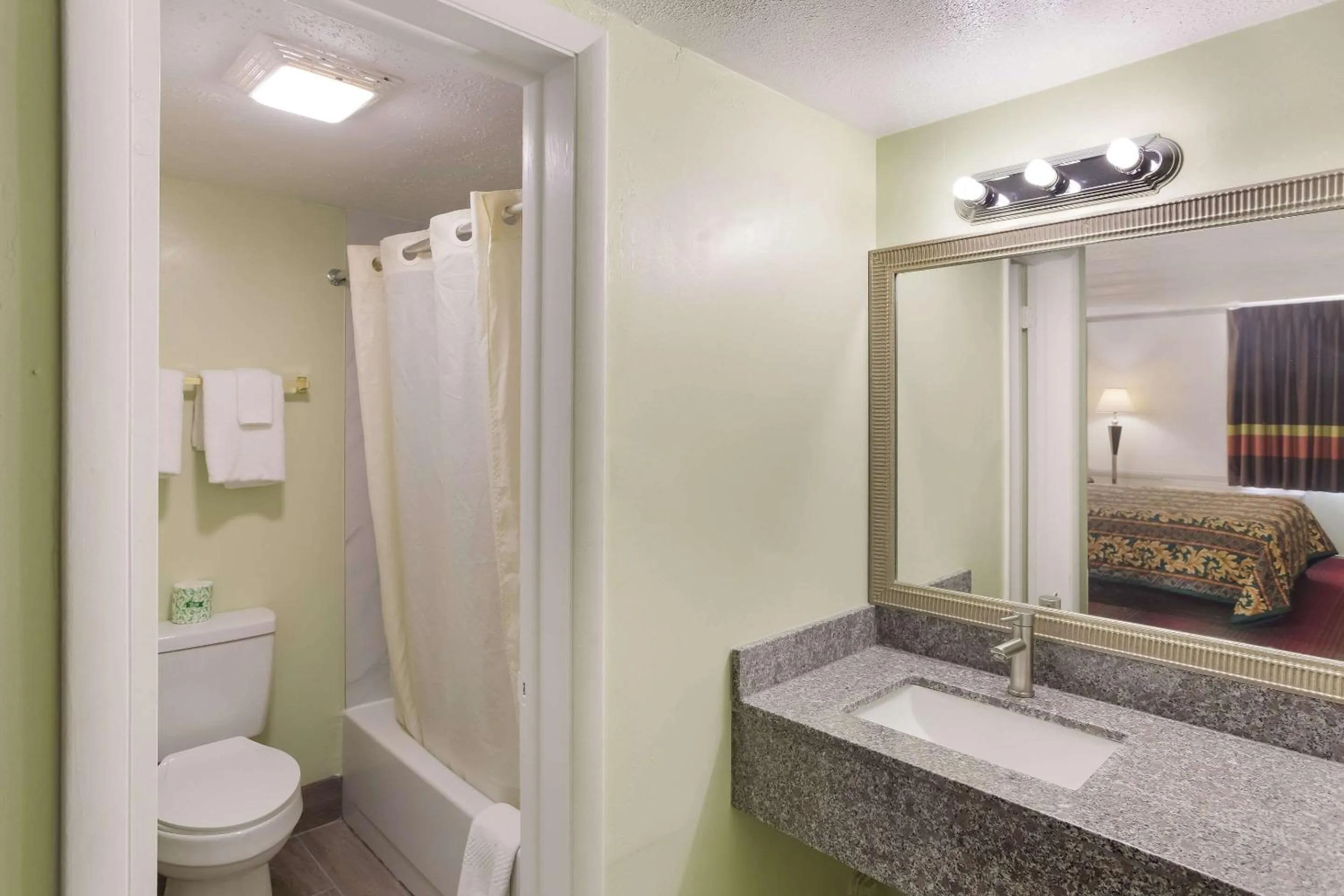 Bathroom in Rodeway Inn South Point