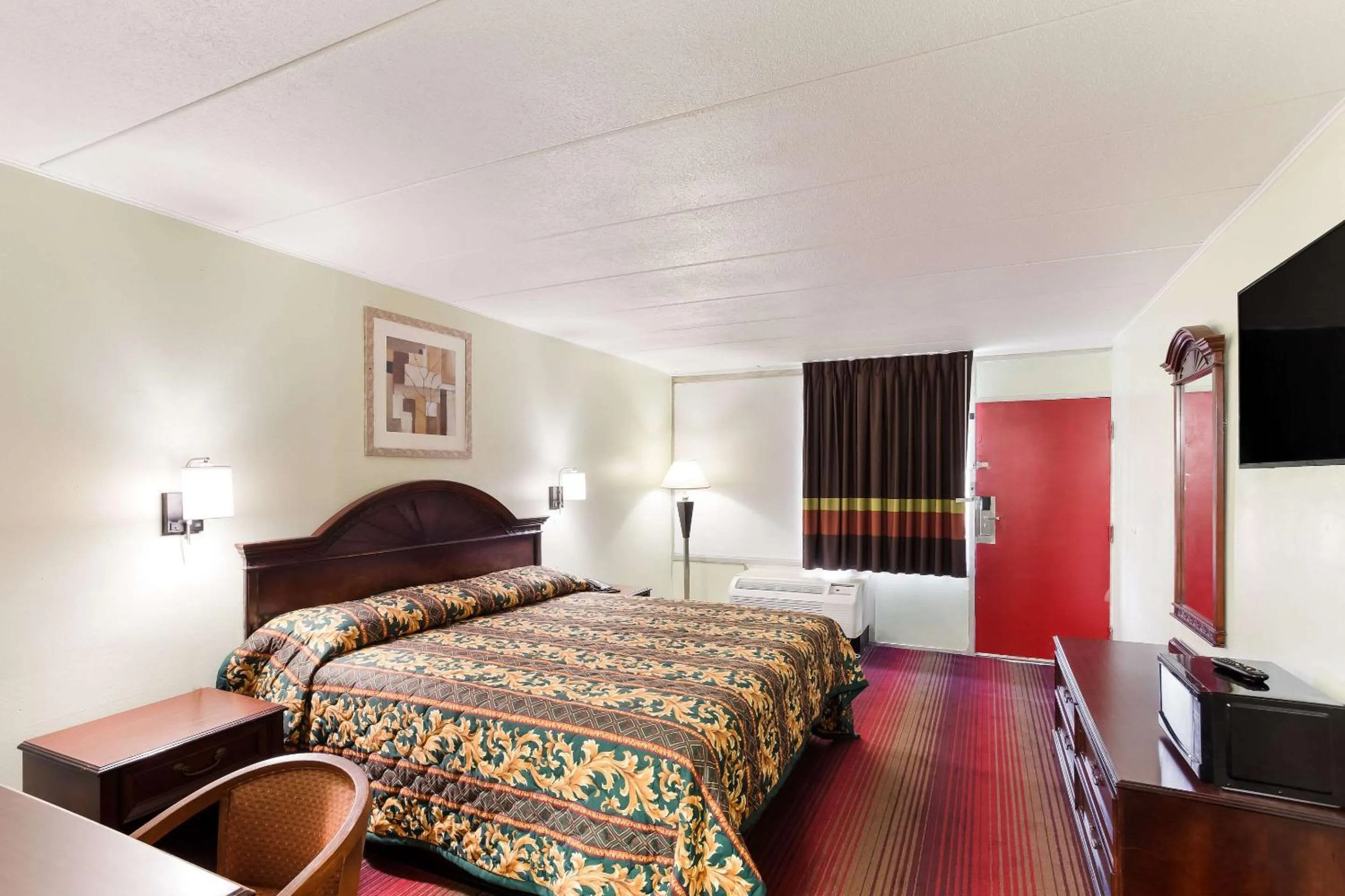 Bedroom, Bed in Rodeway Inn South Point