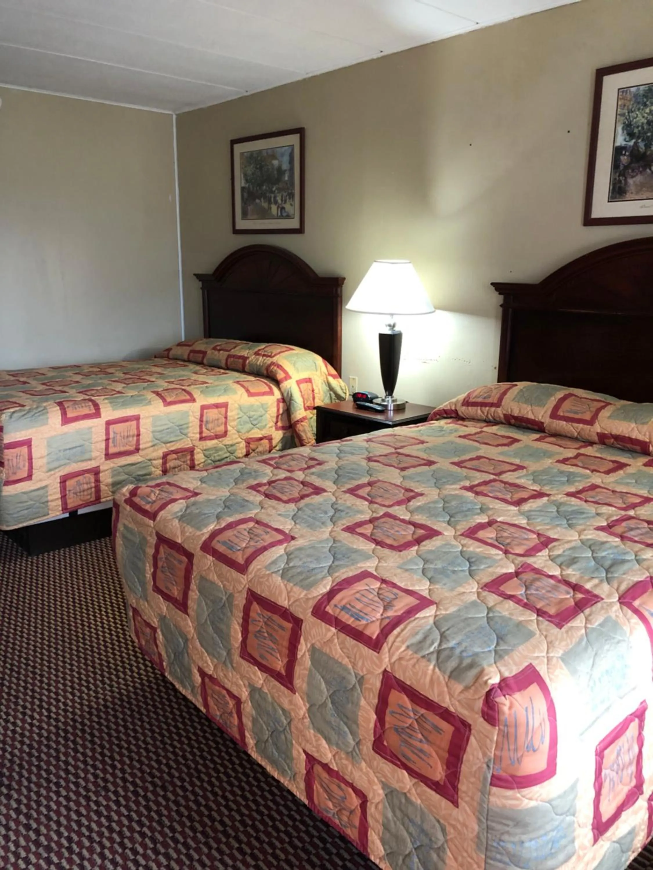 Bed in Rodeway Inn South Point