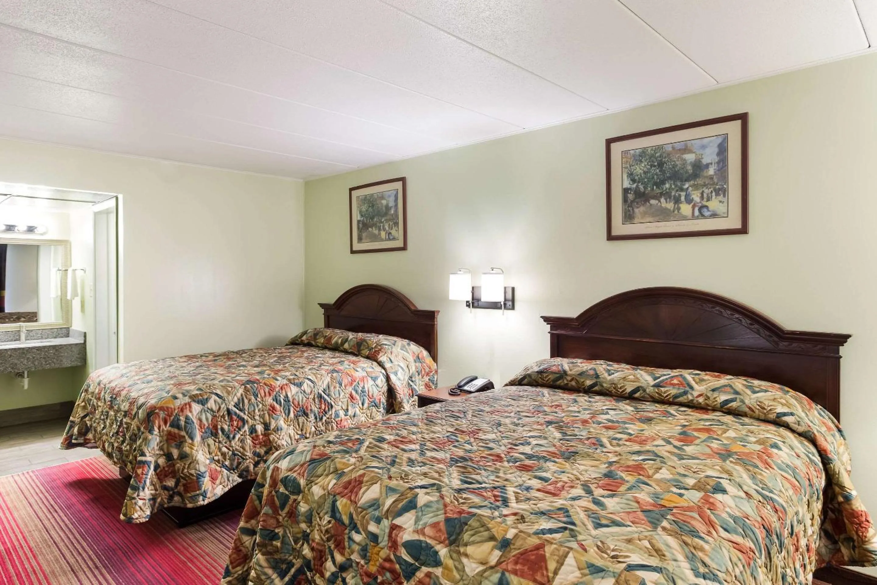 Bedroom, Bed in Rodeway Inn South Point