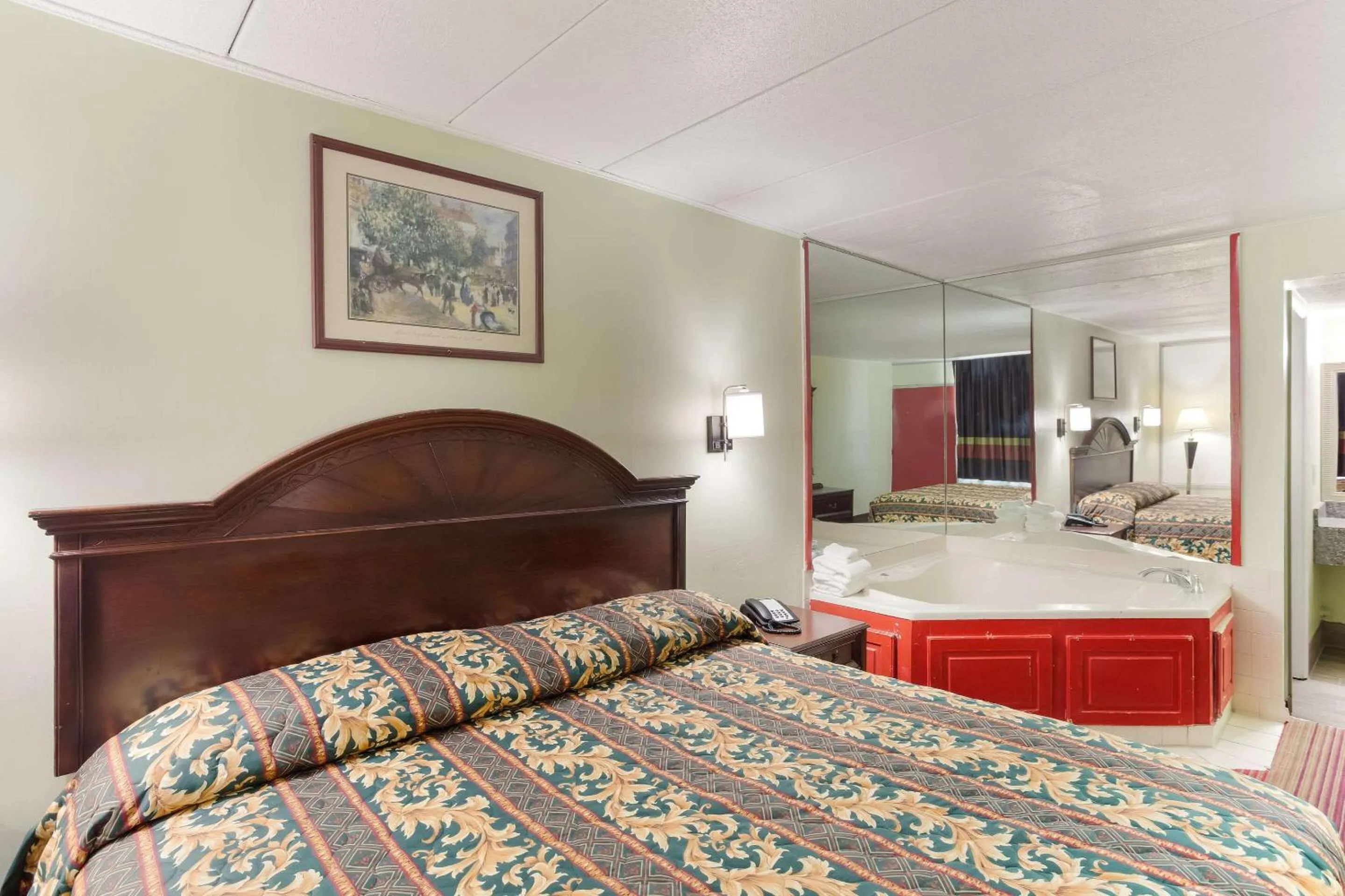 Photo of the whole room, Bed in Rodeway Inn South Point