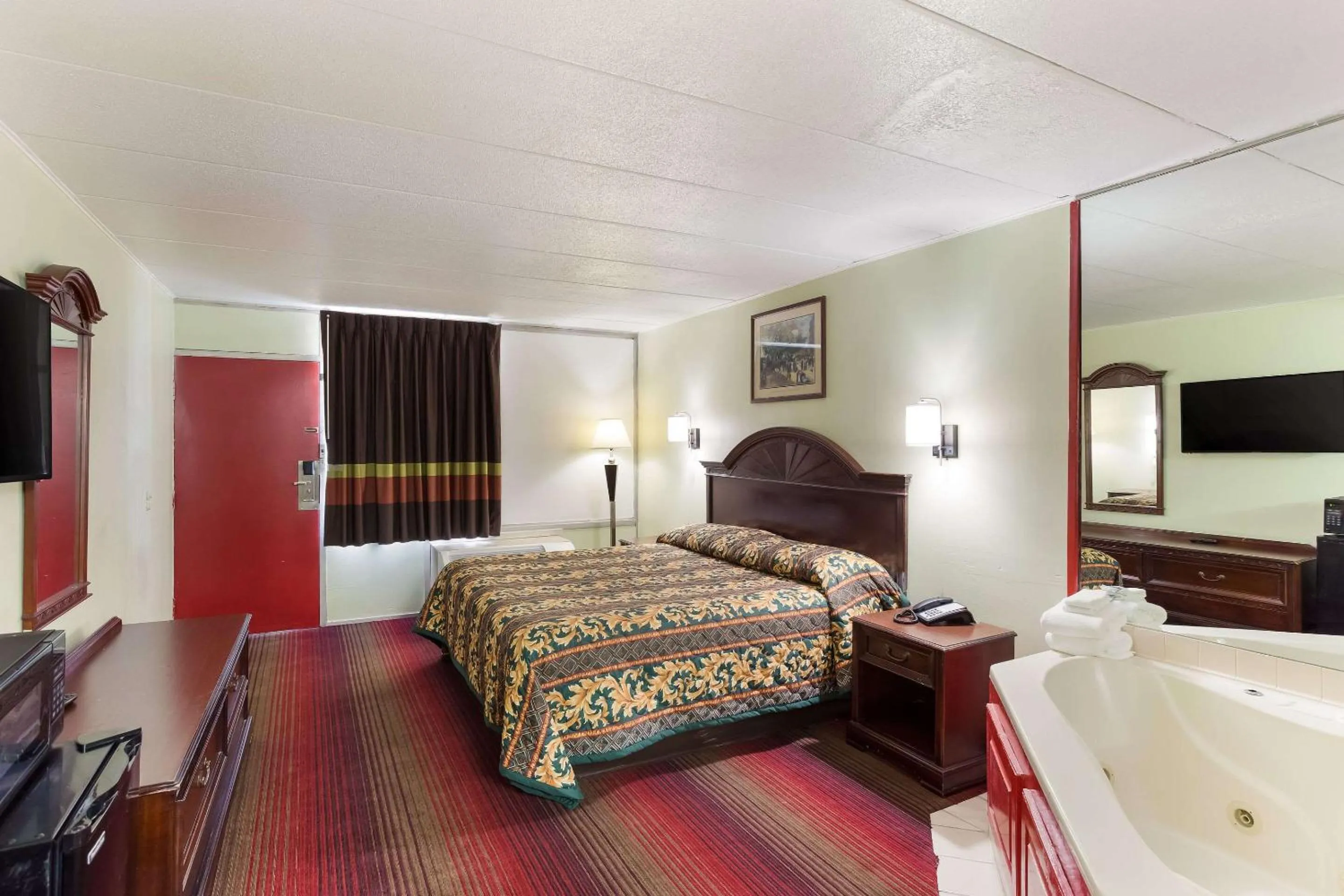 Photo of the whole room, Bed in Rodeway Inn South Point