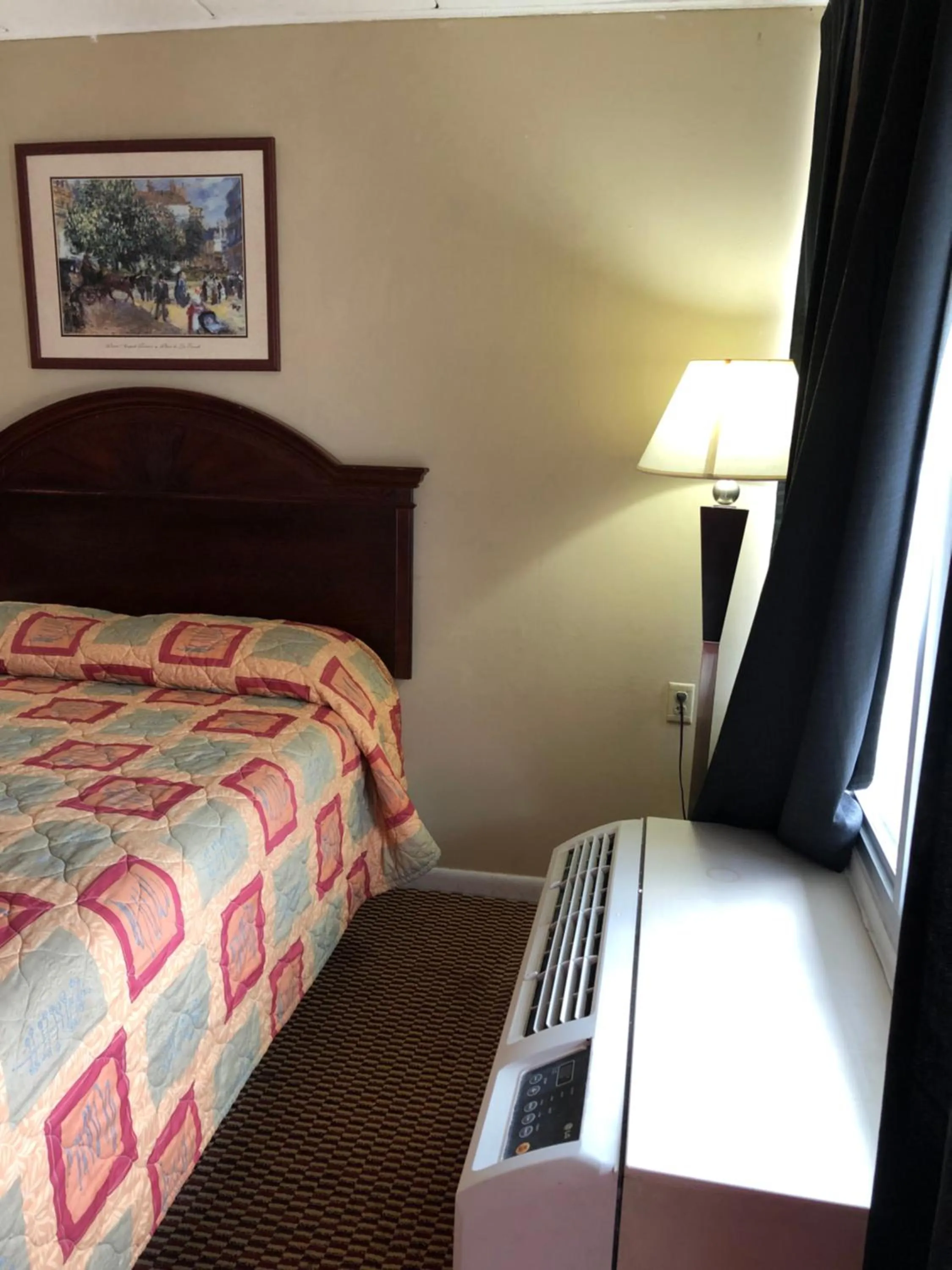 Bed in Rodeway Inn South Point