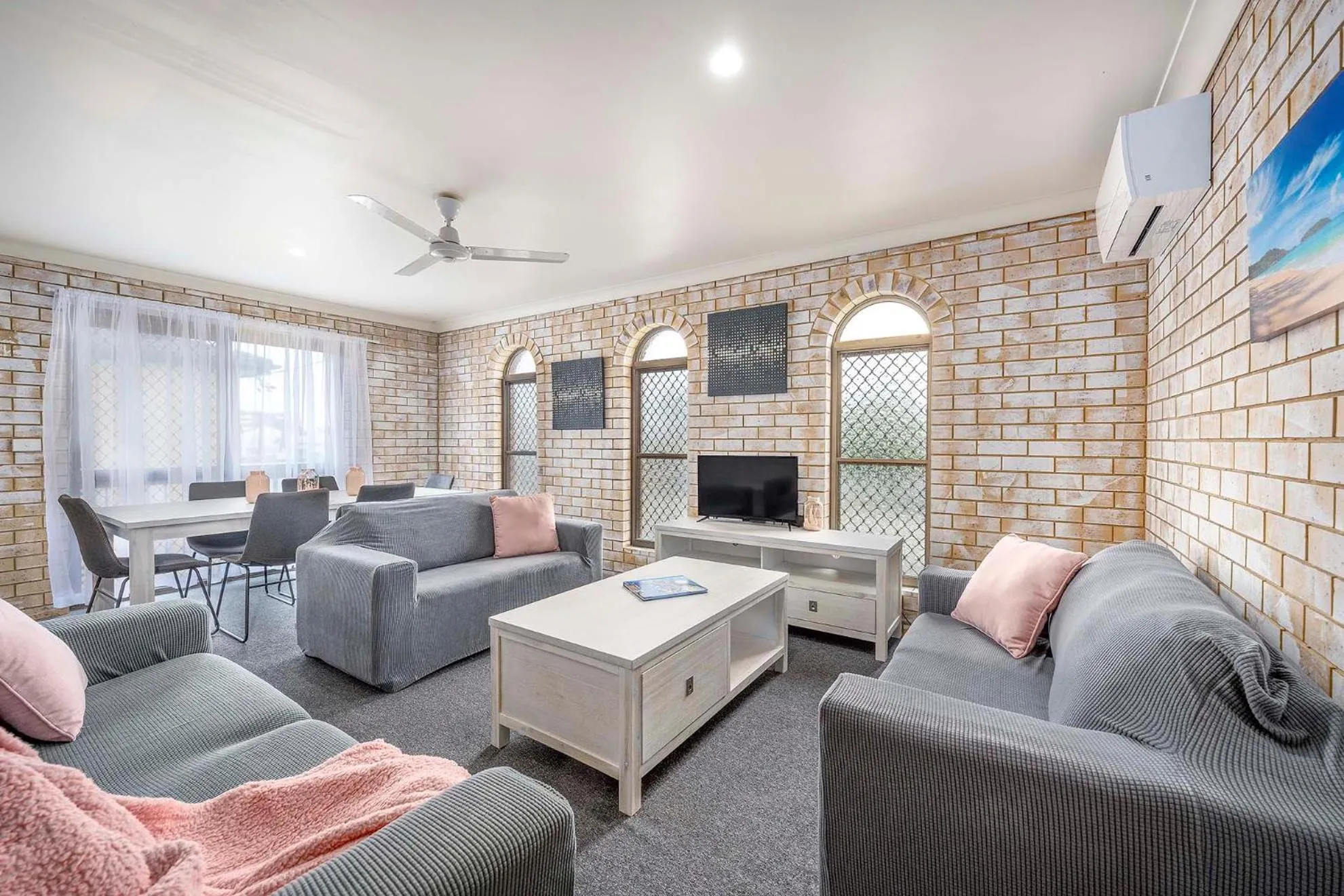 Living room in Coast Inn Motel