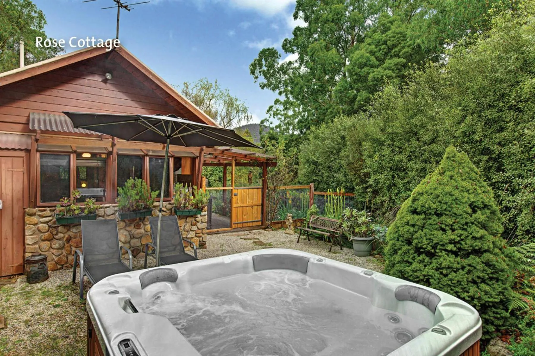 Hot Tub in Forget Me Not Cottages