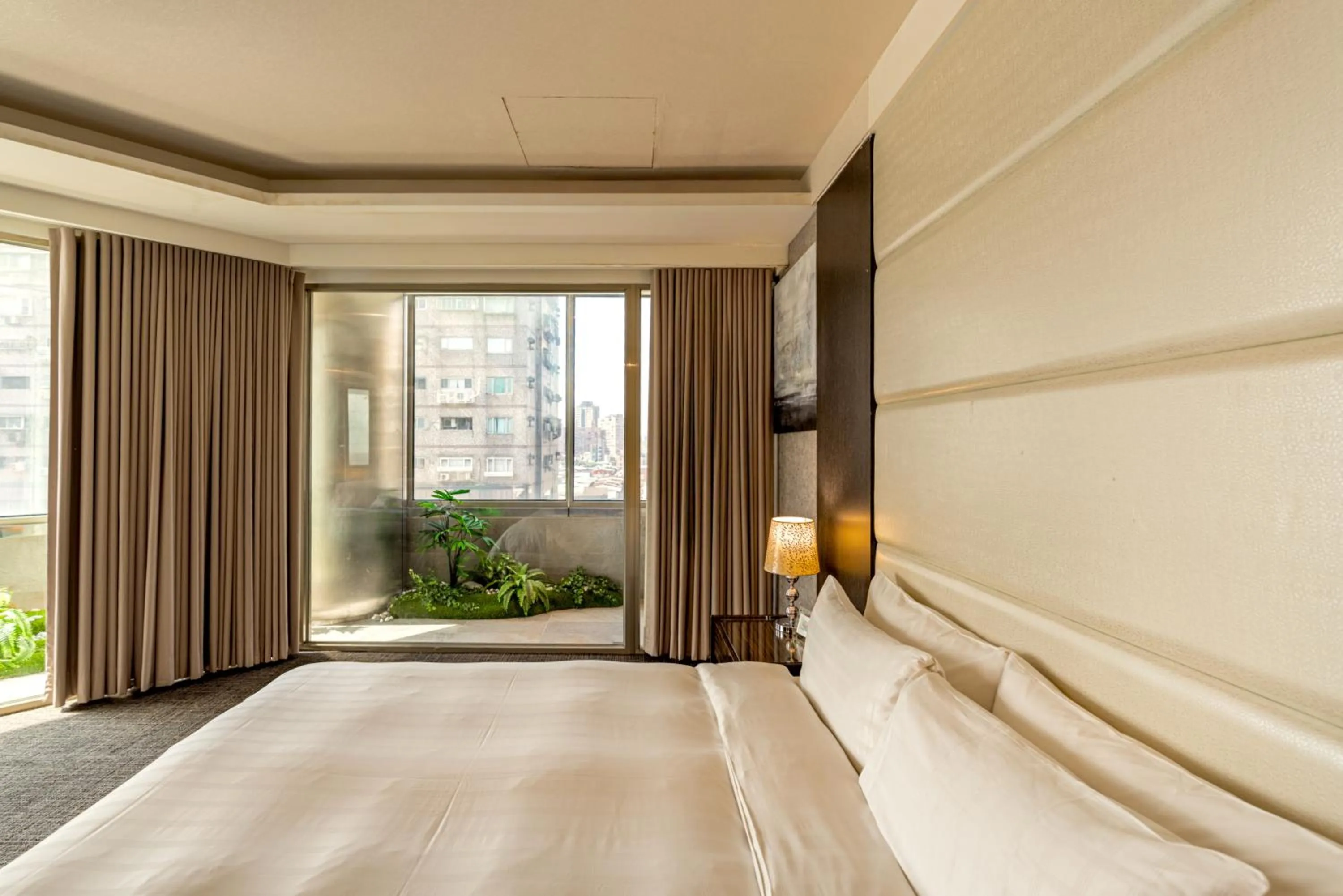 Photo of the whole room, Bed in Hotel Geight Taipei