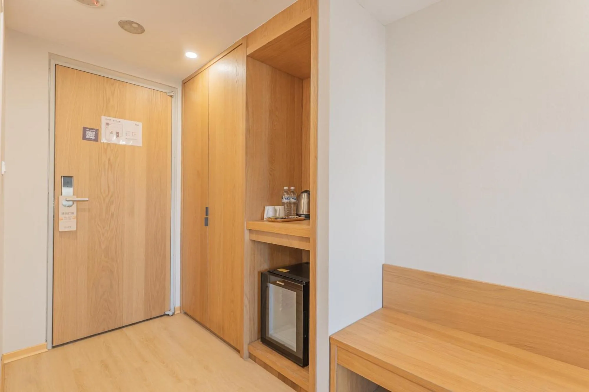 Photo of the whole room in Hamilton Hotel