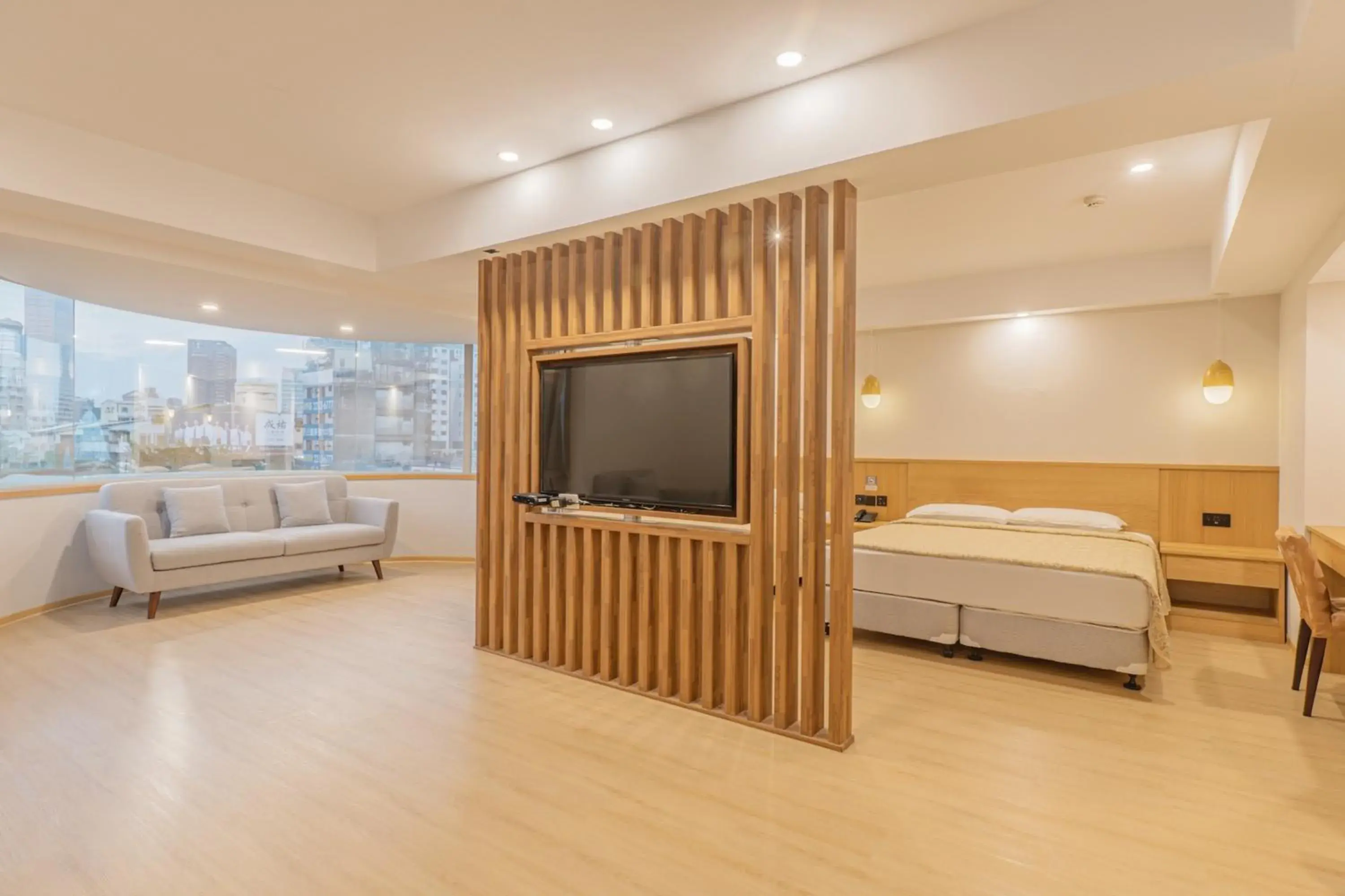 Deluxe Suite in Hamilton Hotel Deluxe Suite in Hamilton Hotel