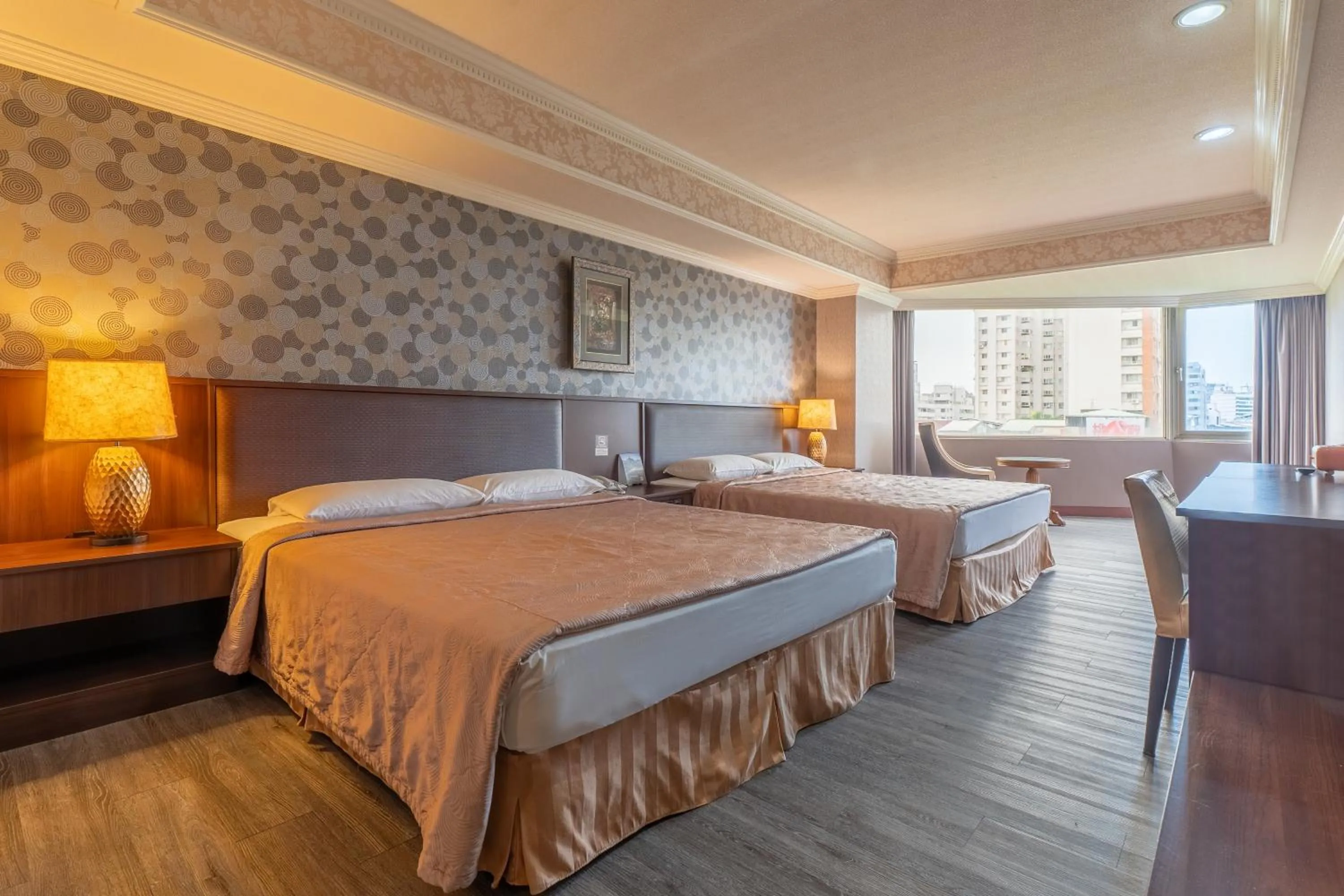 Photo of the whole room, Bed in Hamilton Hotel