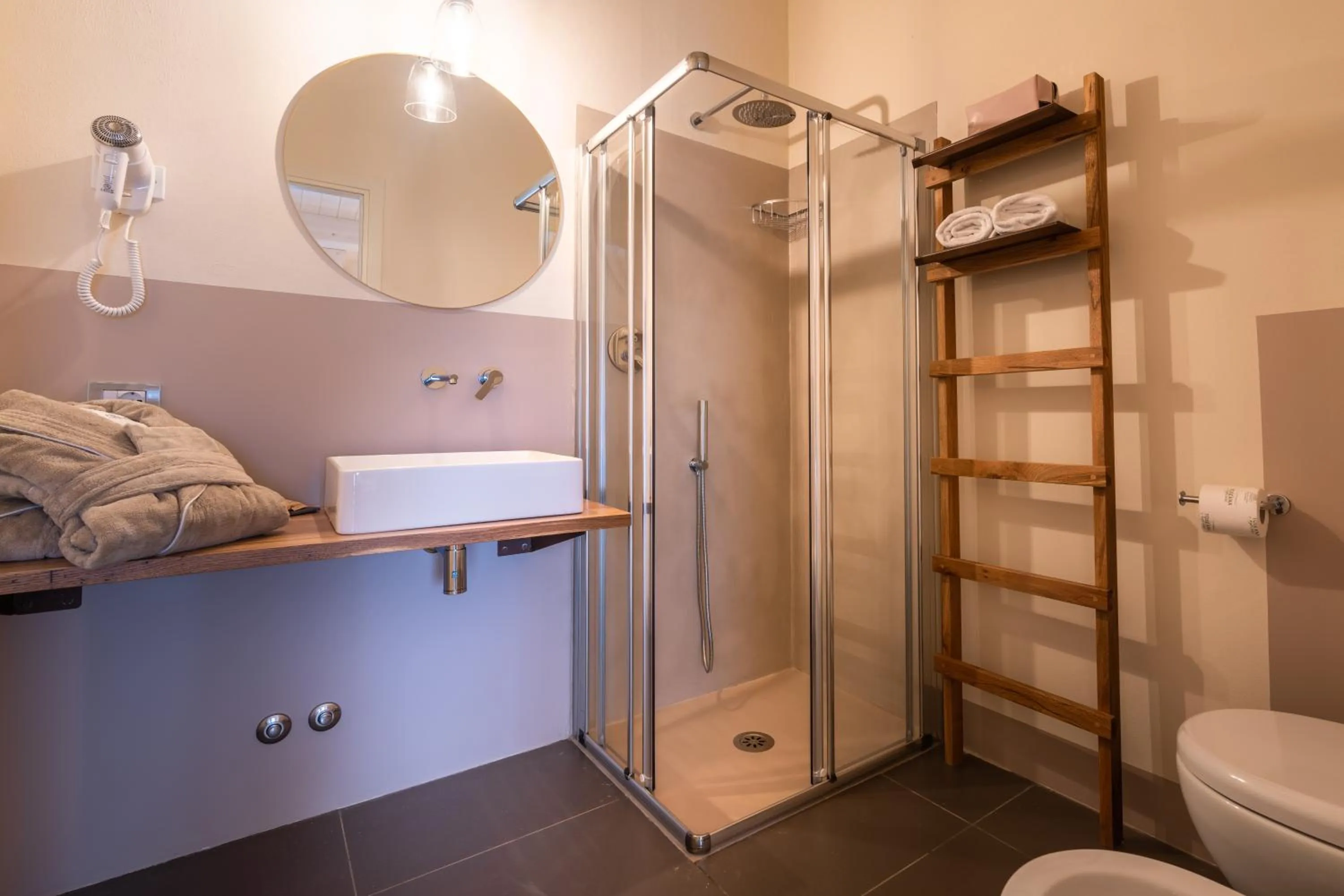 Shower in Podere Maremma Spa & Ristorante