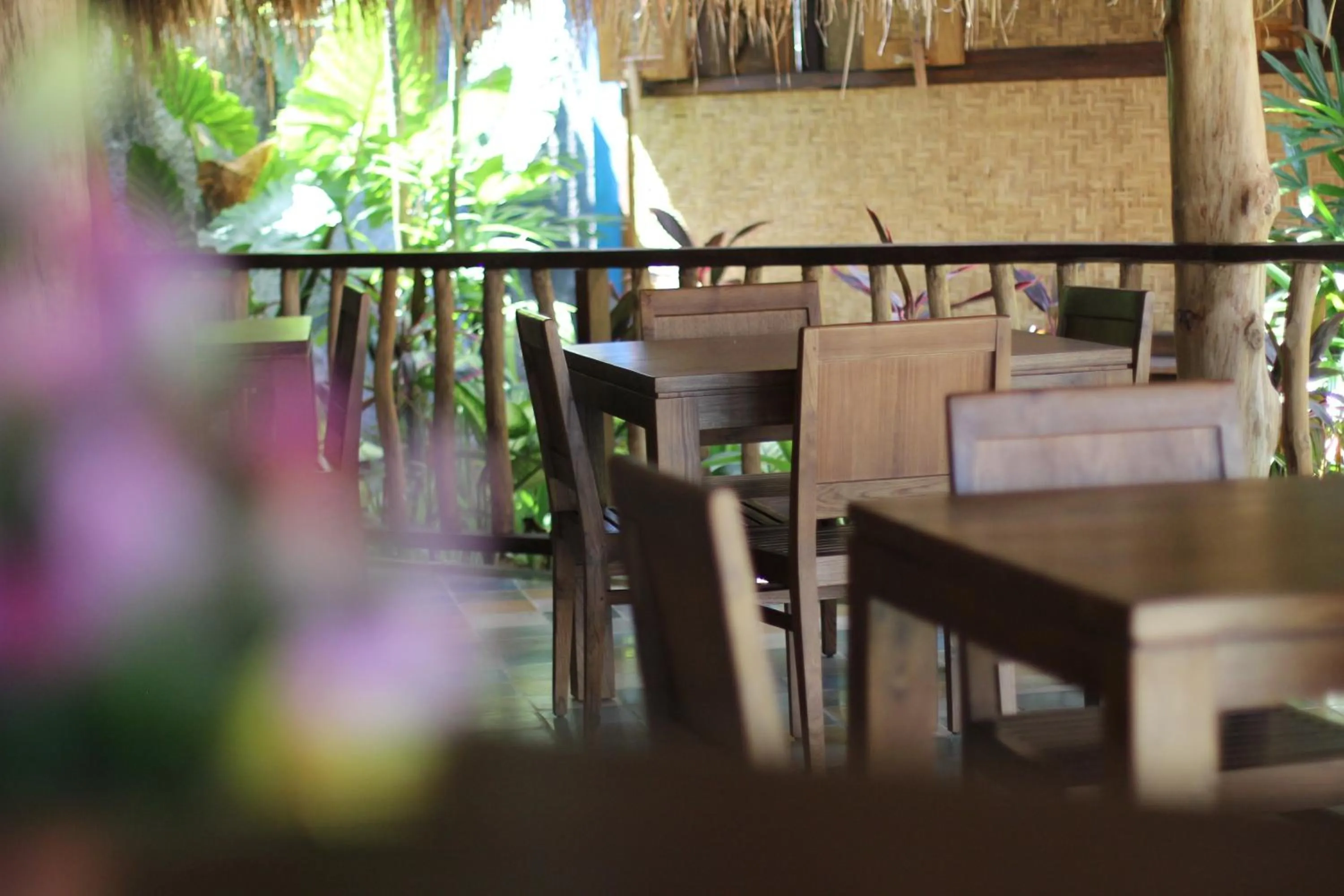 Restaurant/places to eat in The Calmtree Bungalows