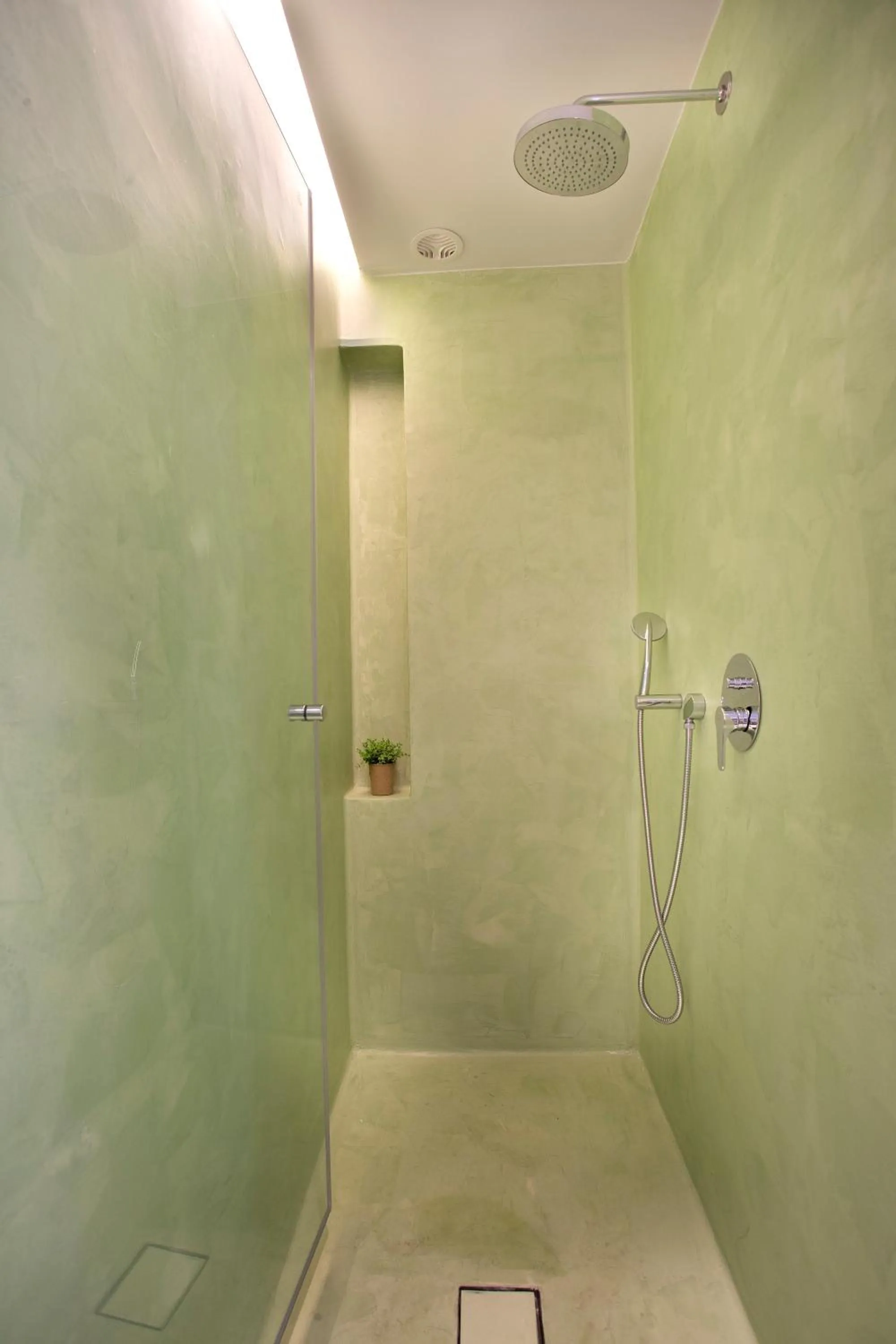 Shower in Artree Suites