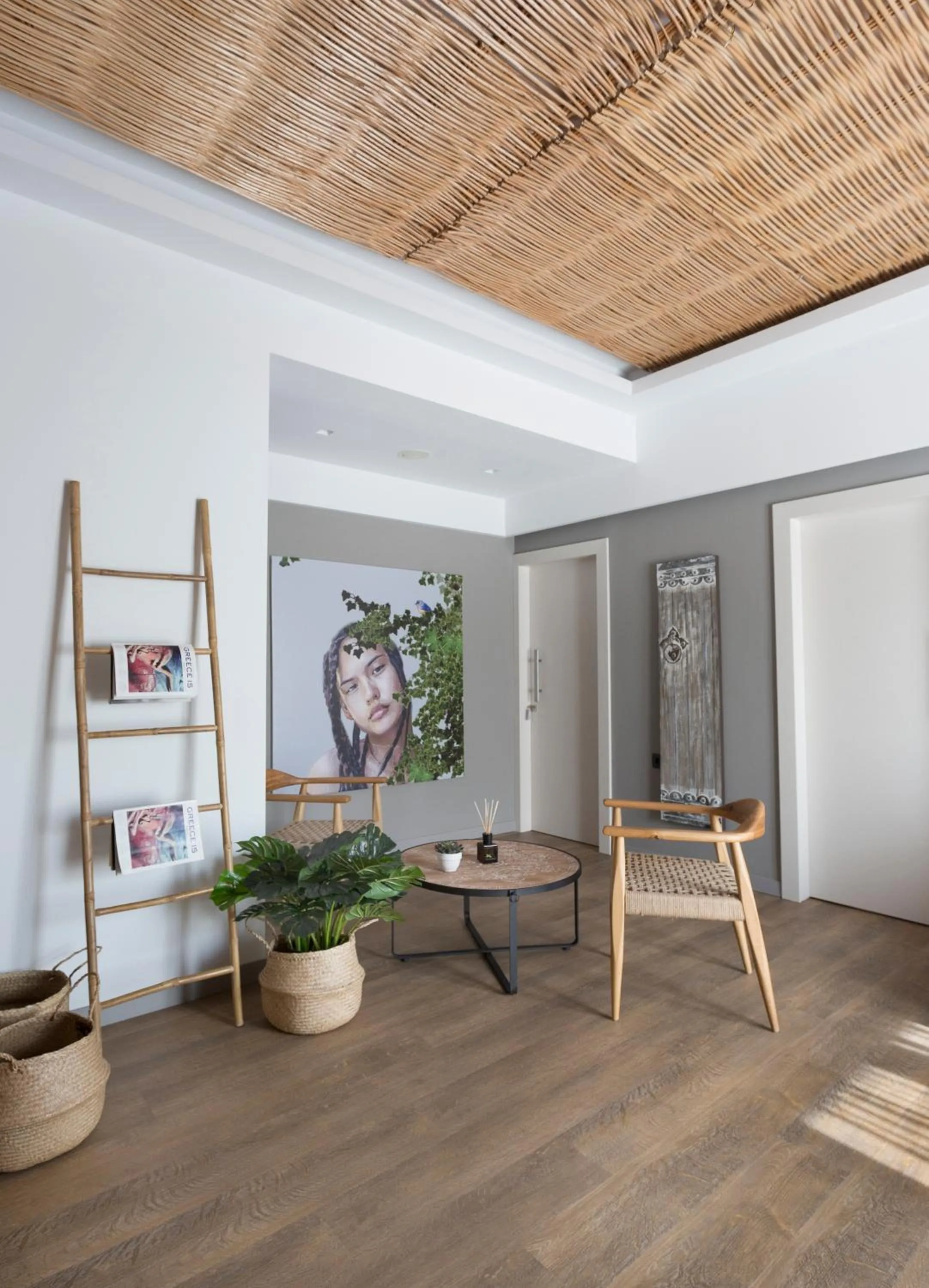 Communal lounge/ TV room in Artree Suites