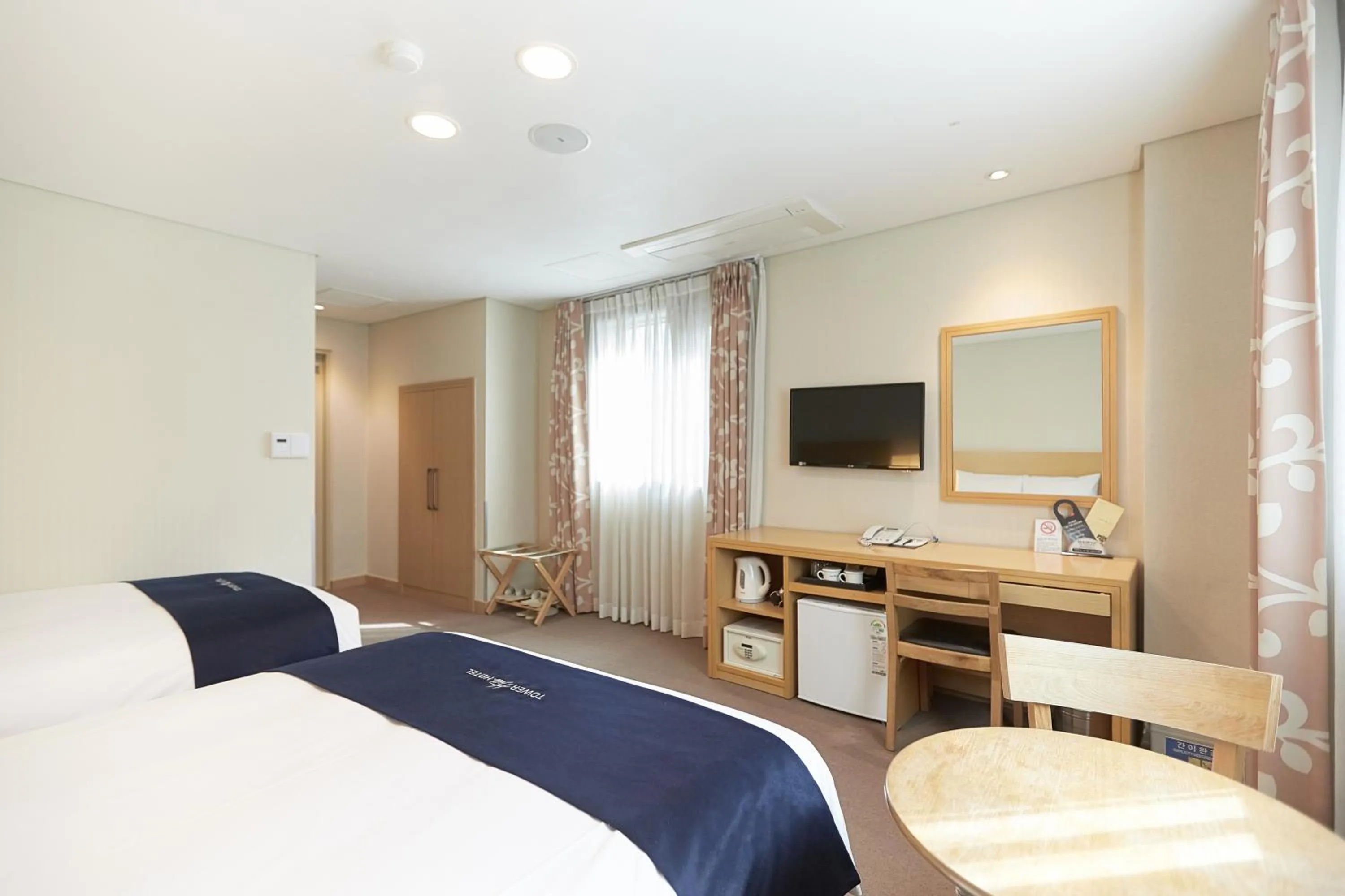 Bed in Towerhill Hotel