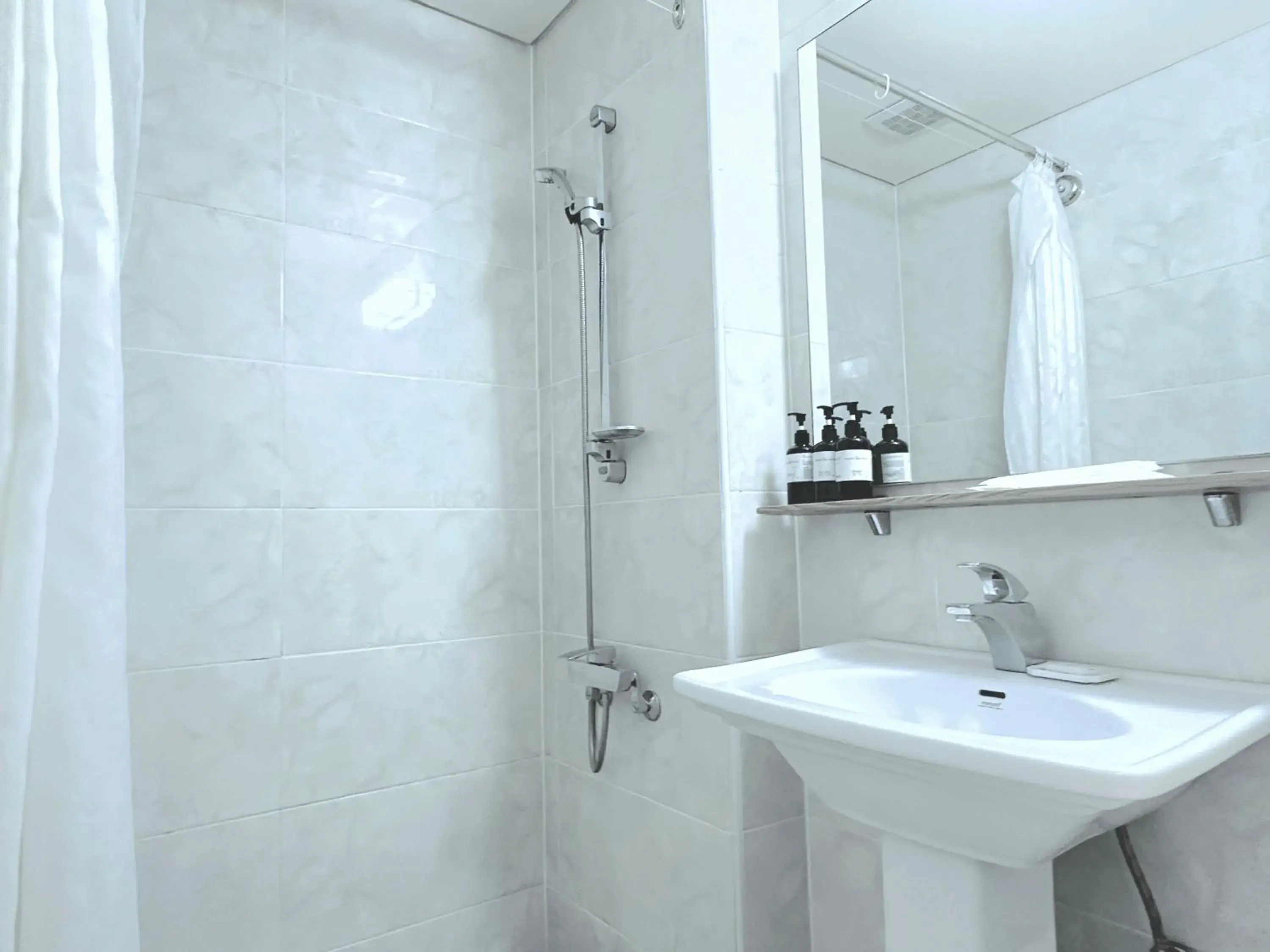 Standard Double Room in Towerhill Hotel Standard Double Room in Towerhill Hotel