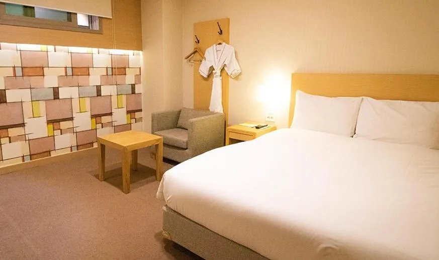 Bed in Towerhill Hotel