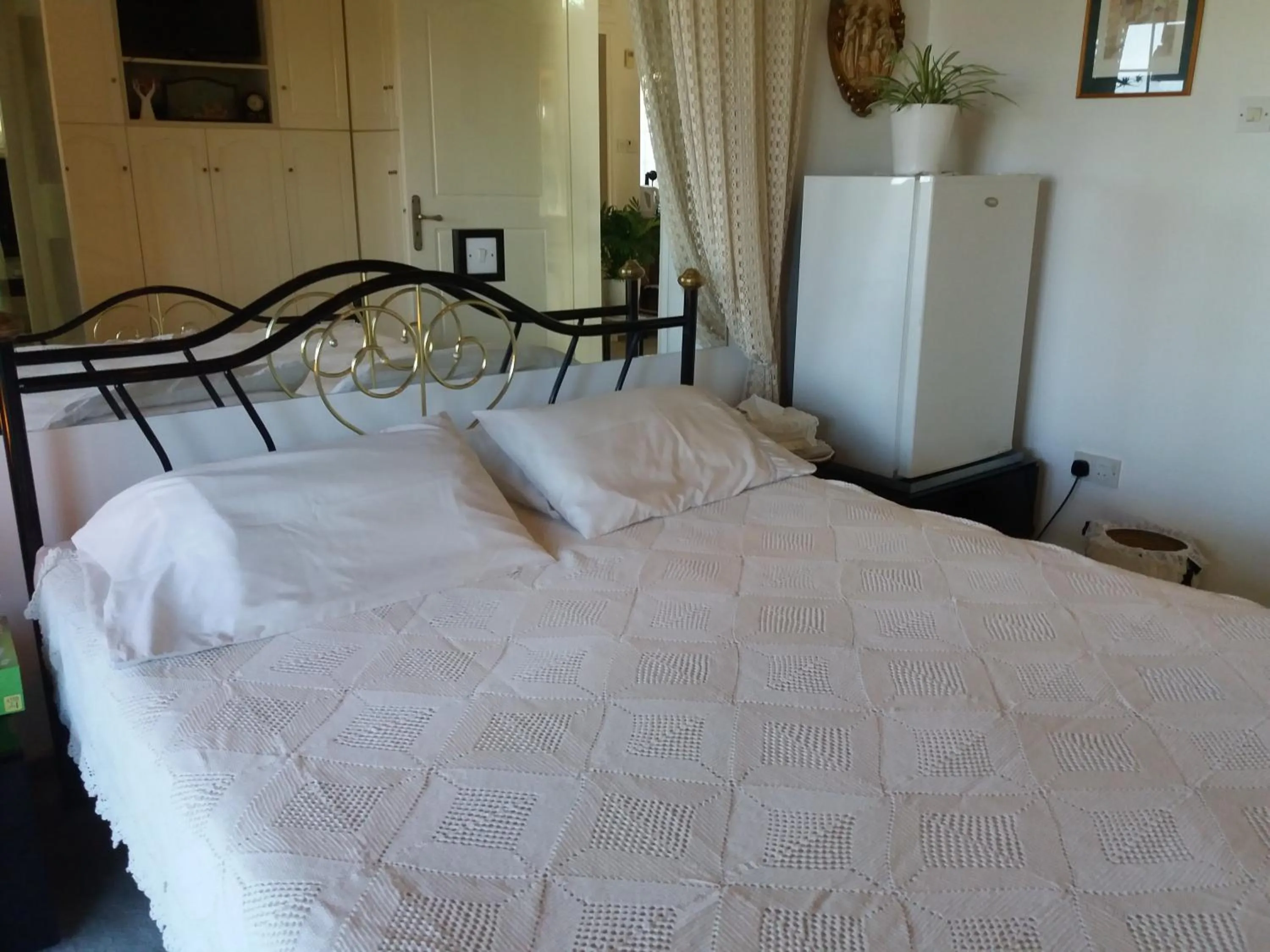 Bedroom, Bed in Greenfields Country Club