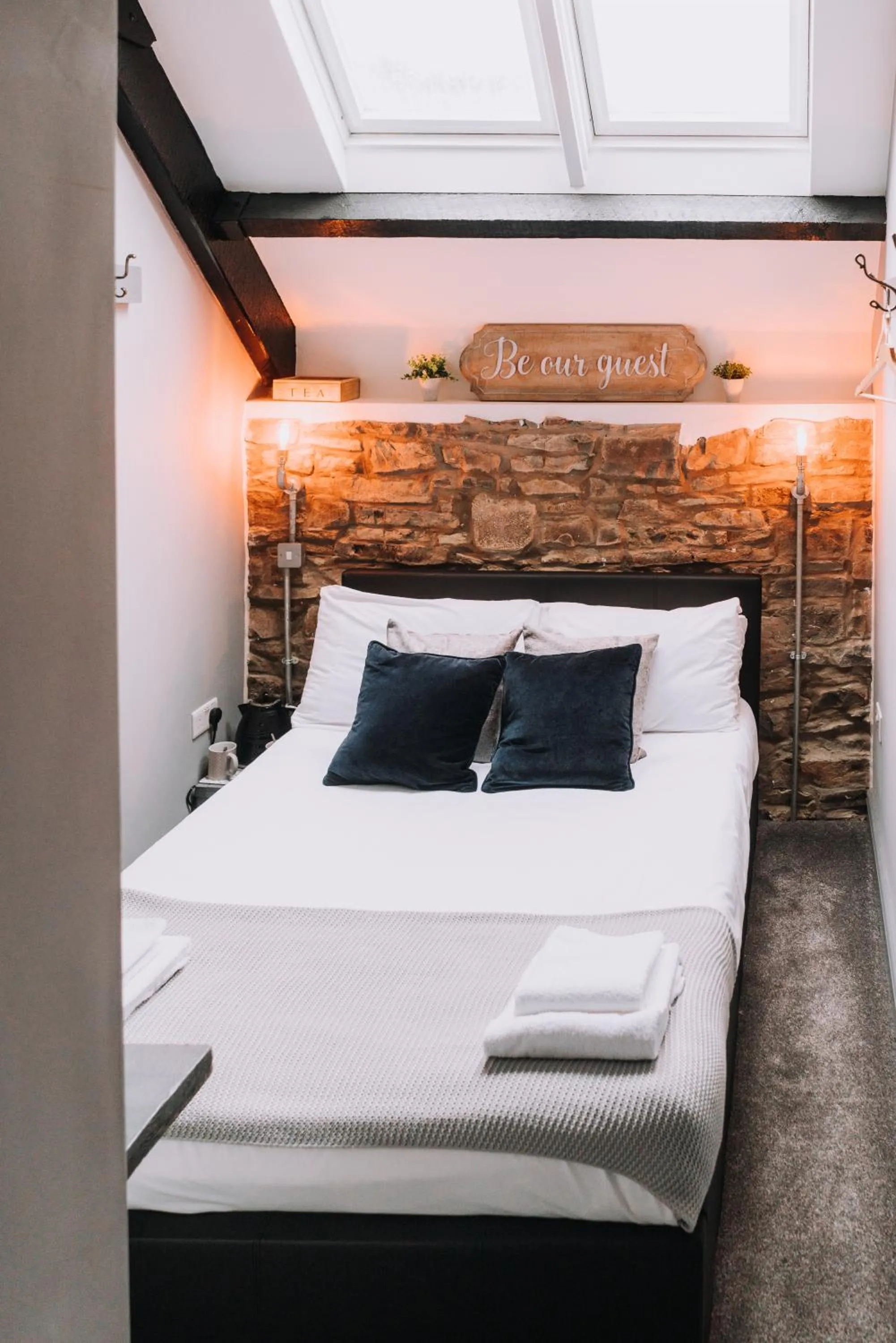 Bed in Sgwd Gwladys Lodge