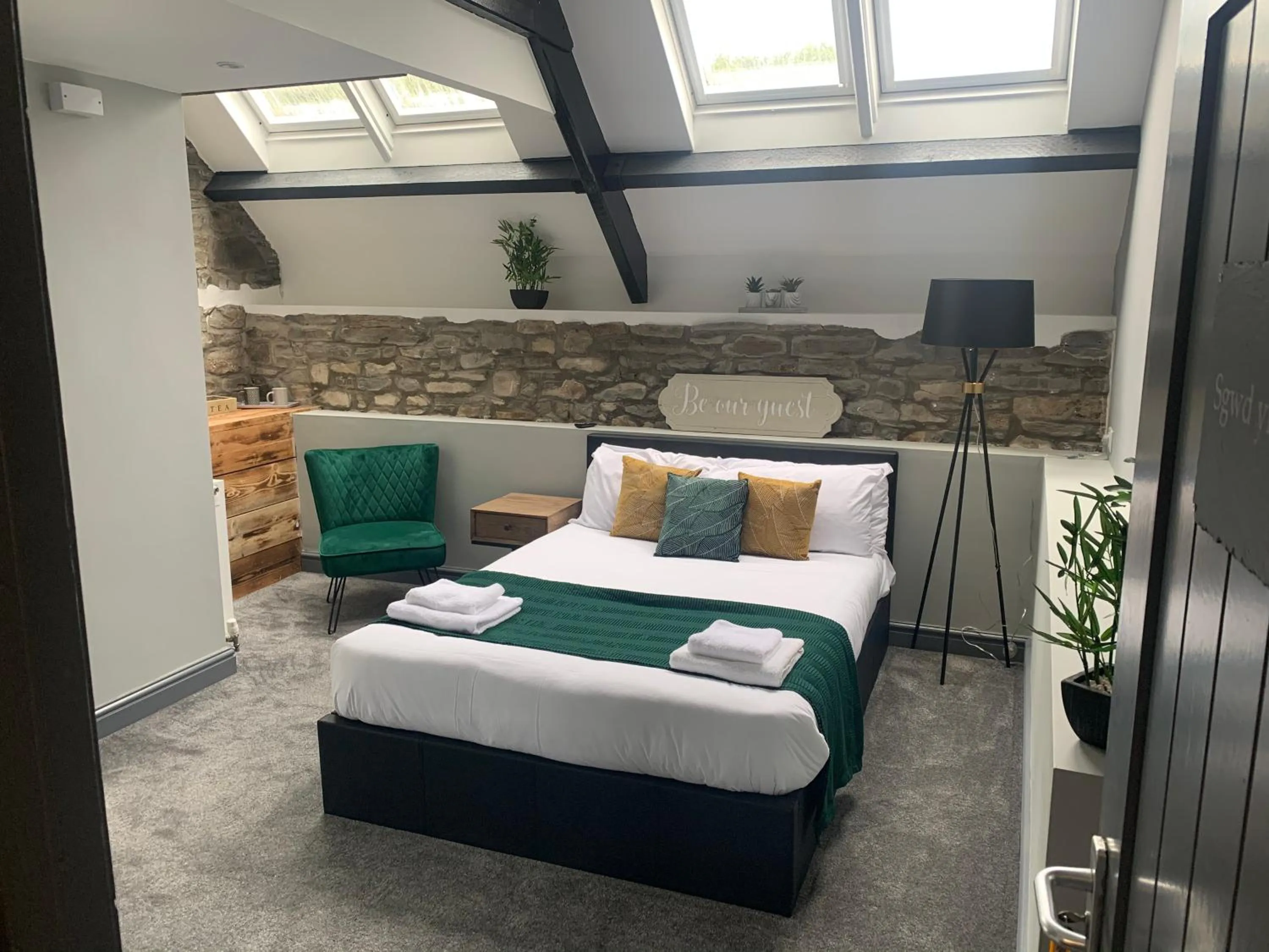 Bed in Sgwd Gwladys Lodge