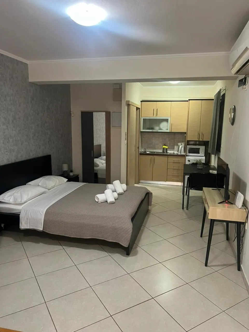 Bed in AVR Airport Deluxe Suites 4 AIRPORT FREE SHUTLE