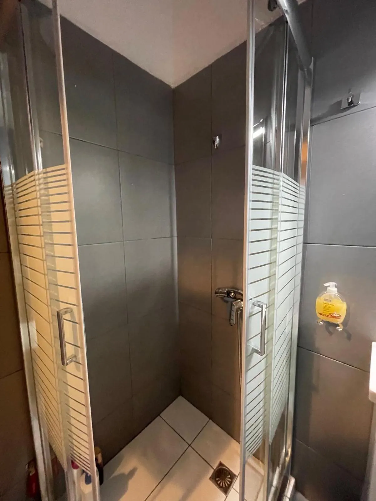 AVR Airport Deluxe Suites 4 AIRPORT FREE SHUTLE