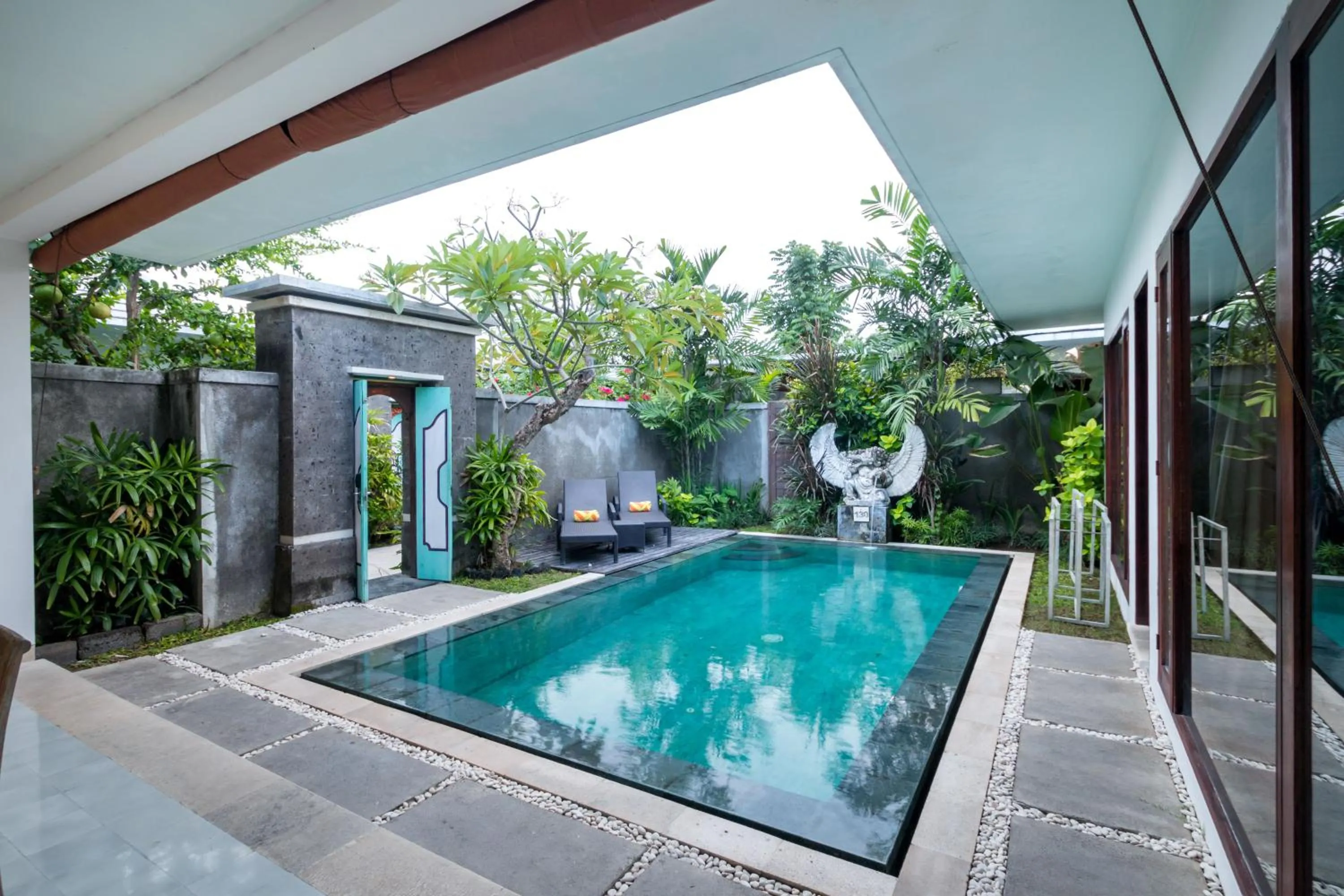 Swimming pool in New Pondok Sara Villas