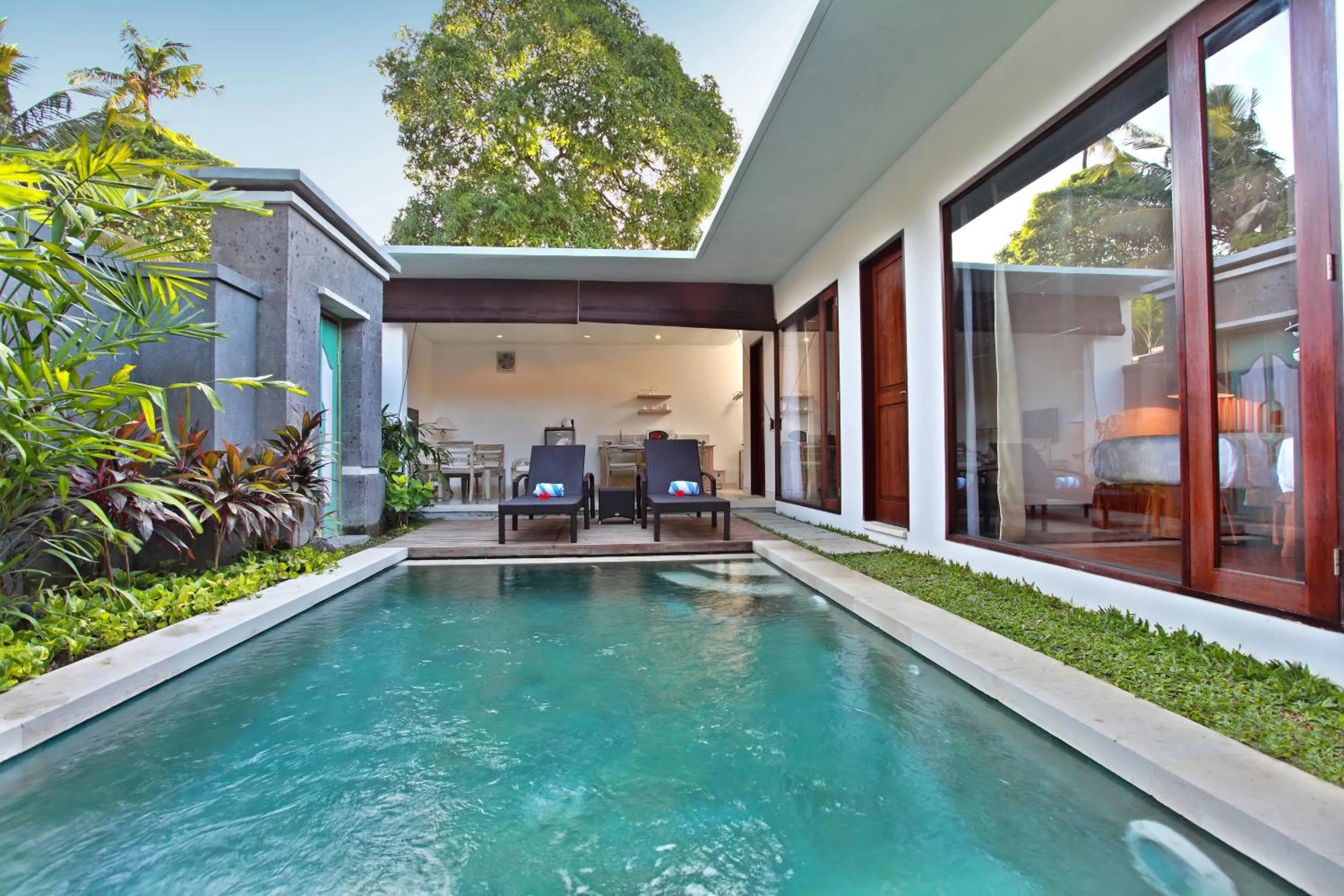 Swimming pool in New Pondok Sara Villas