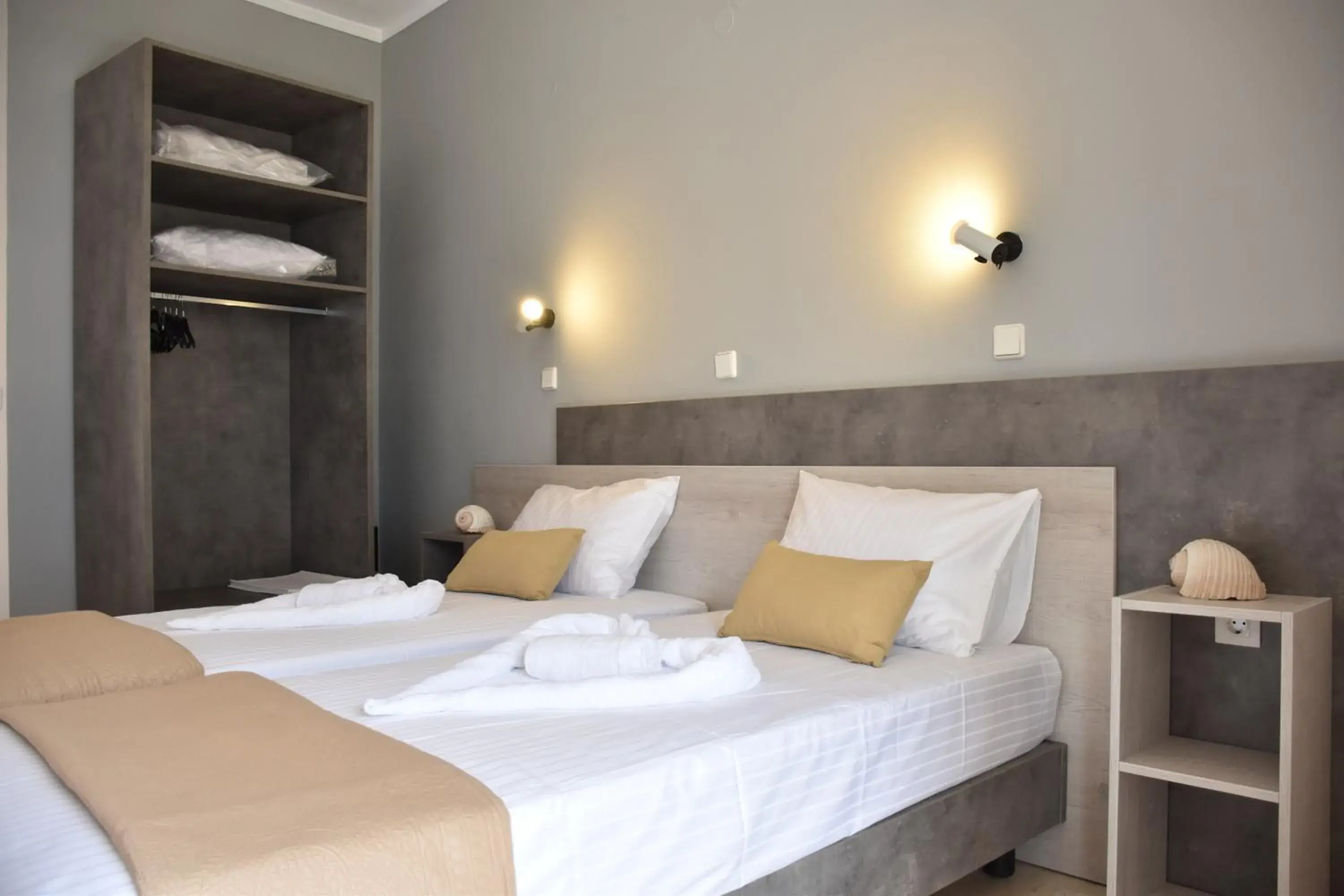 Standard Twin Room with Sofa in Ephelia gold Standard Twin Room with Sofa in Ephelia gold