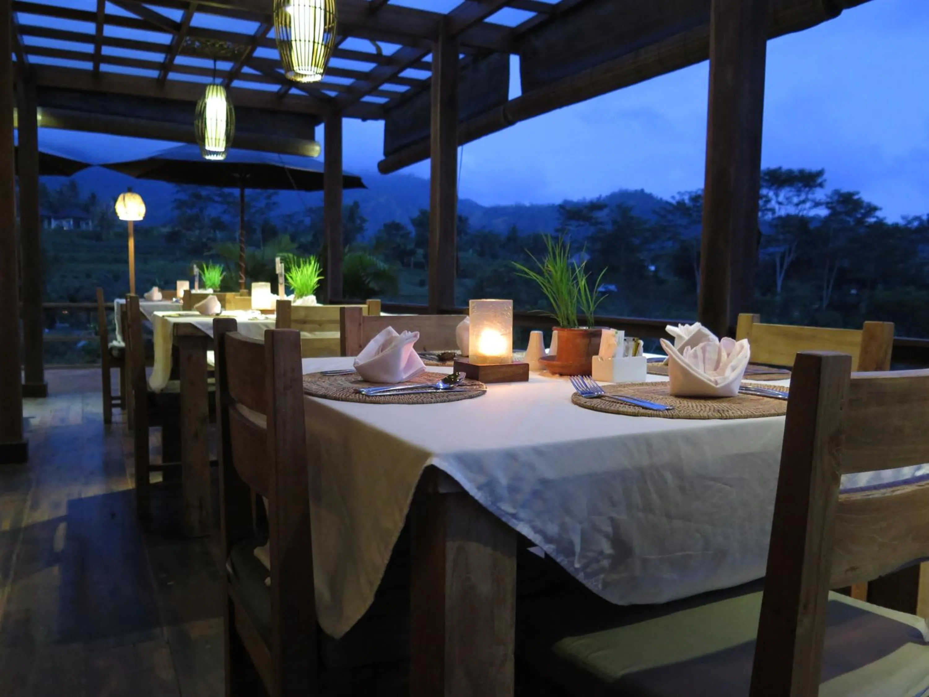Restaurant/places to eat in Sawah Indah Villa