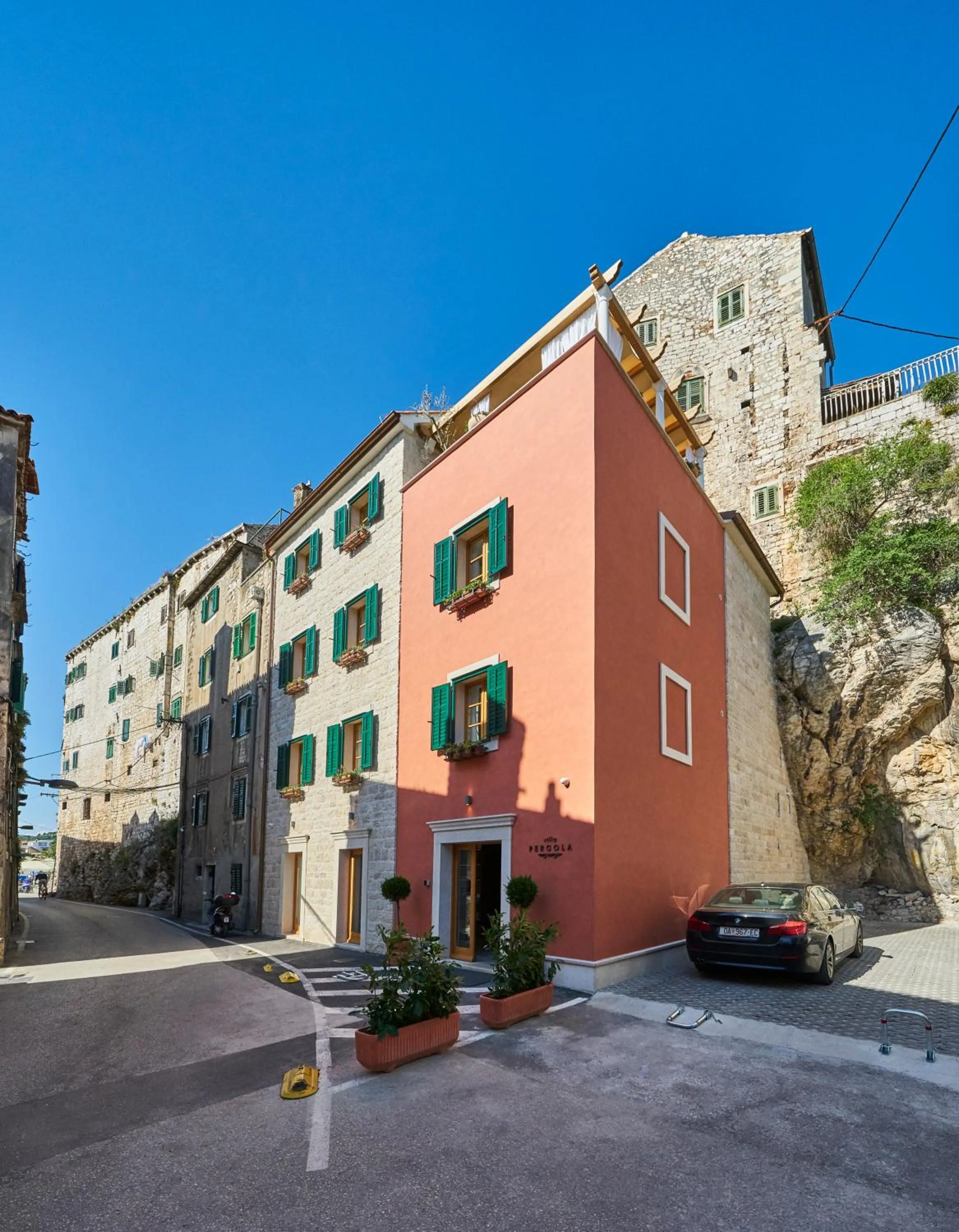 Property building in Villa Pergola