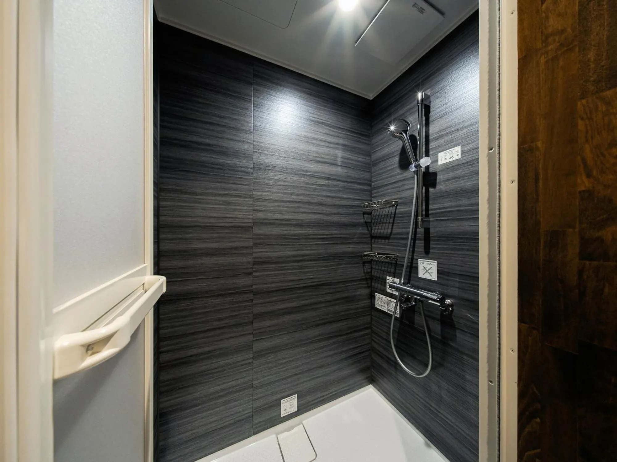 Shower in Yunoyado Mochizuki