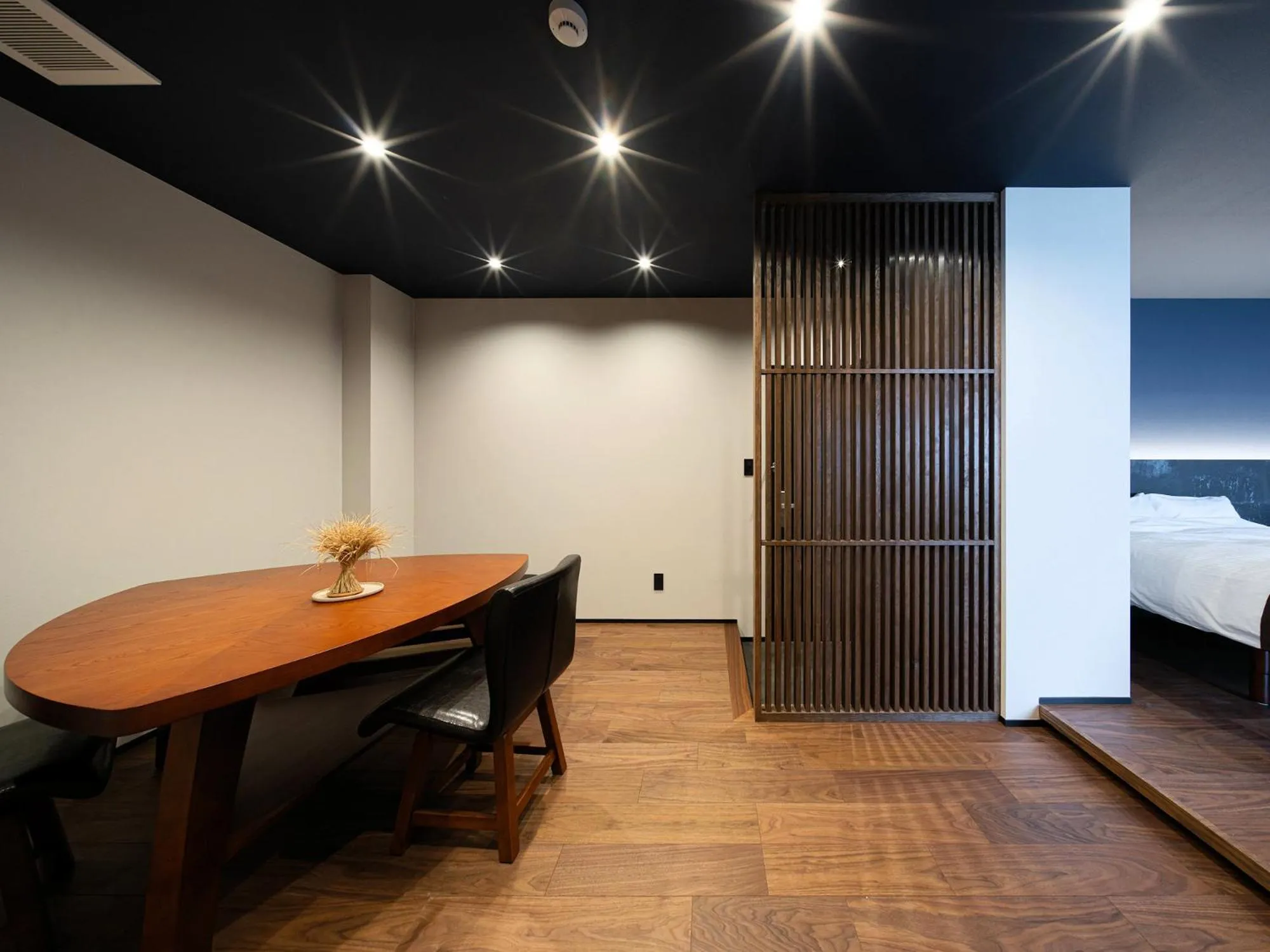 Dining area, Bed in Yunoyado Mochizuki