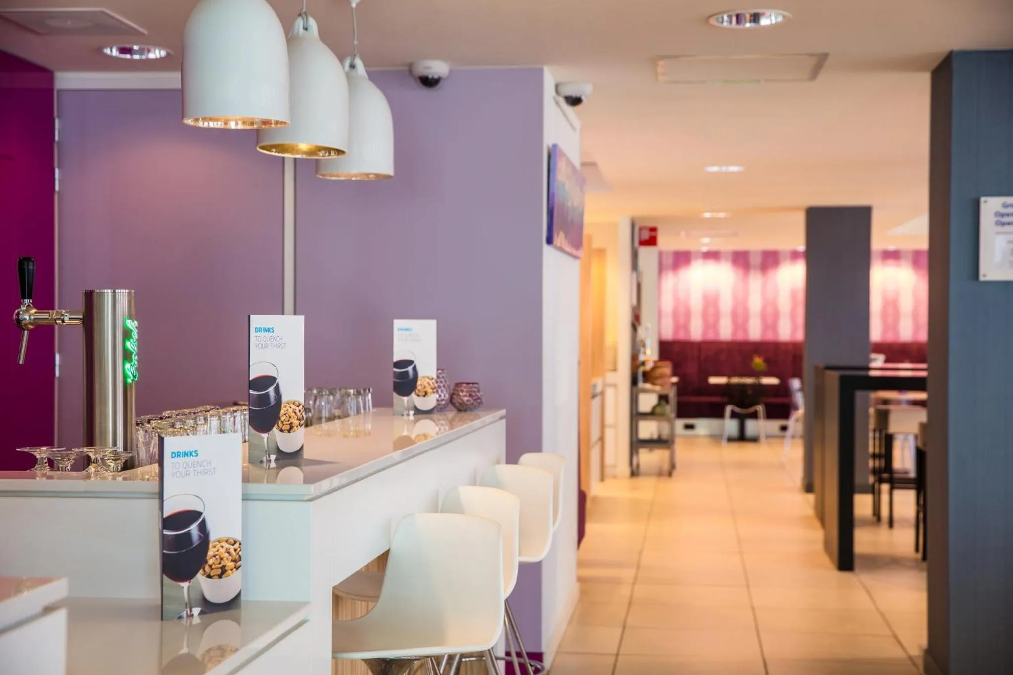 Lounge or bar in Holiday Inn Express Arnhem by IHG