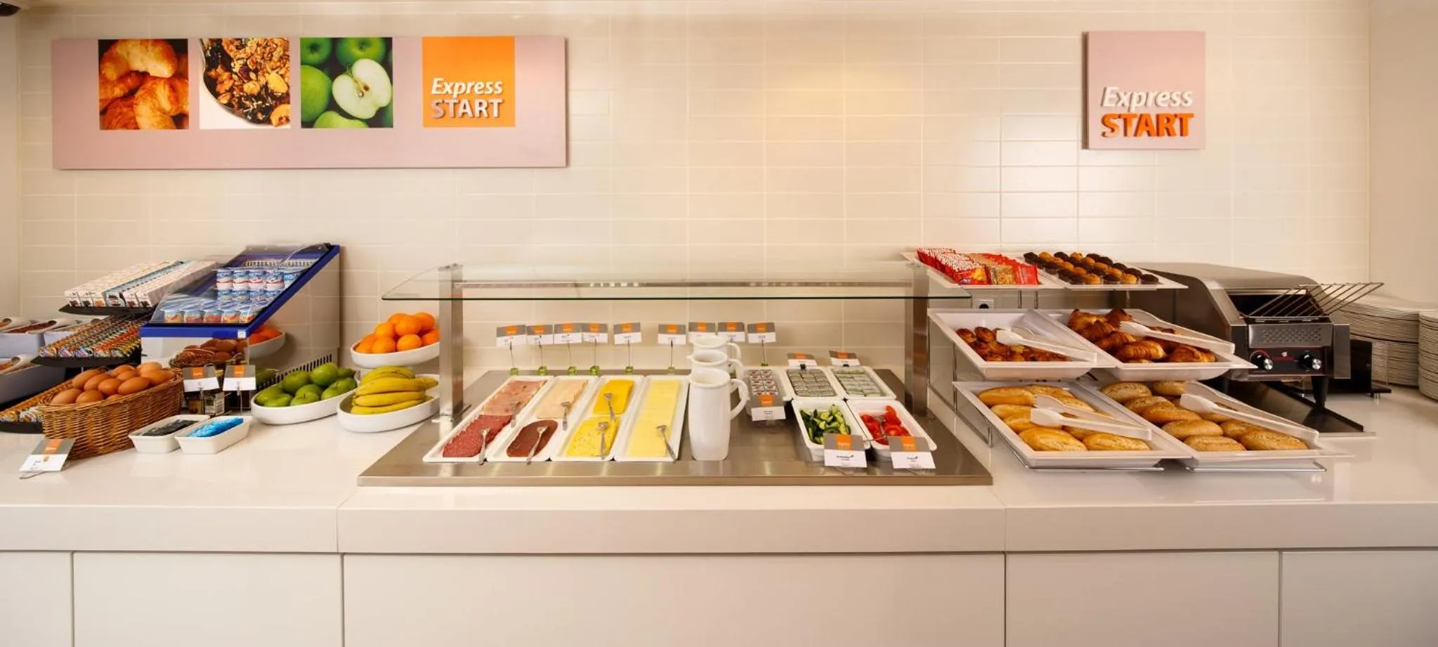 Breakfast in Holiday Inn Express Arnhem by IHG