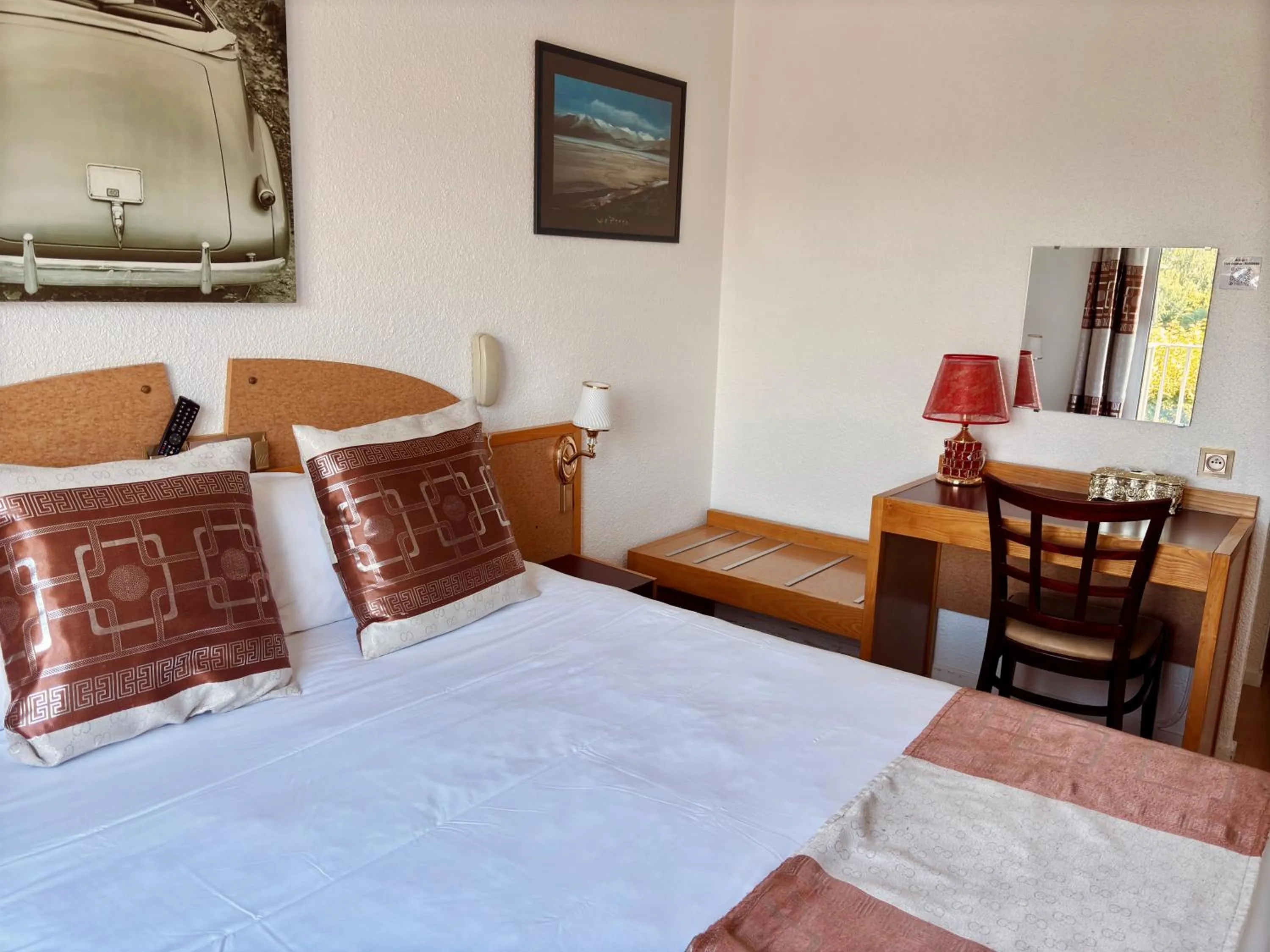 Bedroom, Bed in Kyriad Direct Arpajon