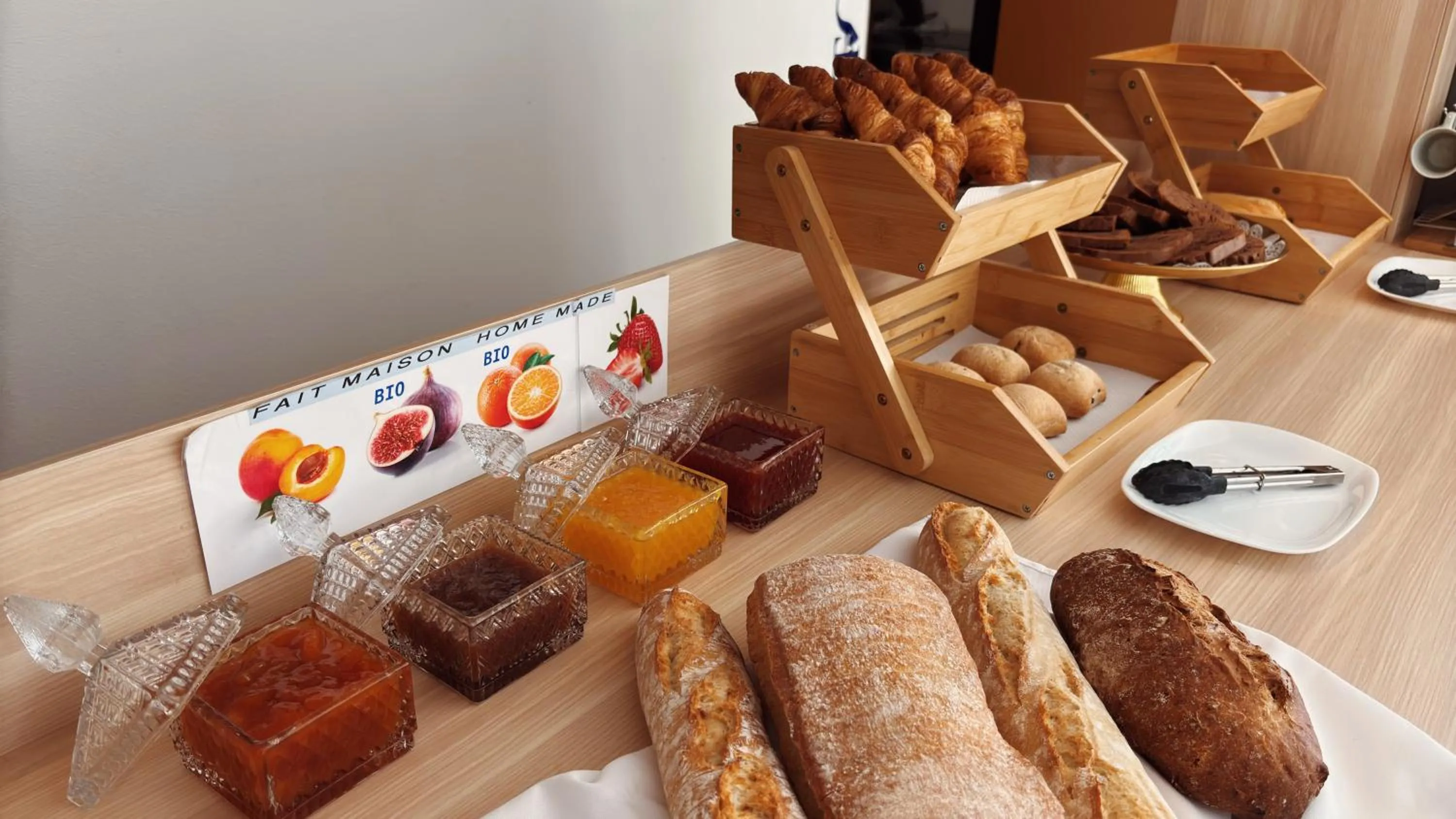 Breakfast in Kyriad Direct Arpajon