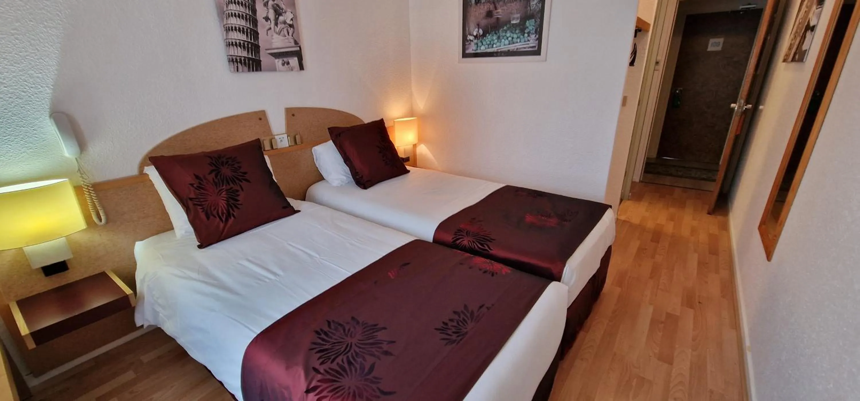 Bed in Kyriad Direct Arpajon