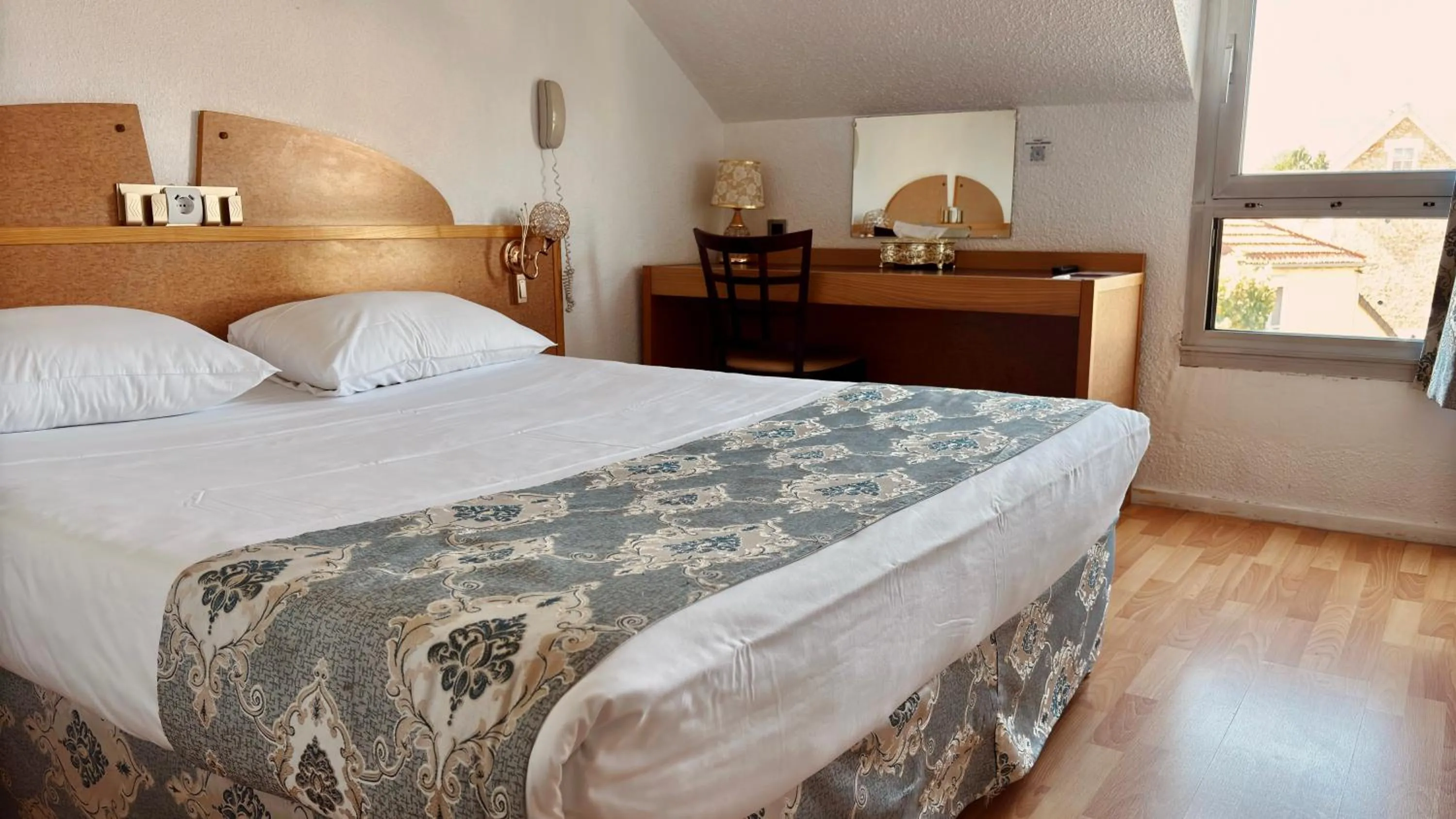 Bedroom, Bed in Kyriad Direct Arpajon