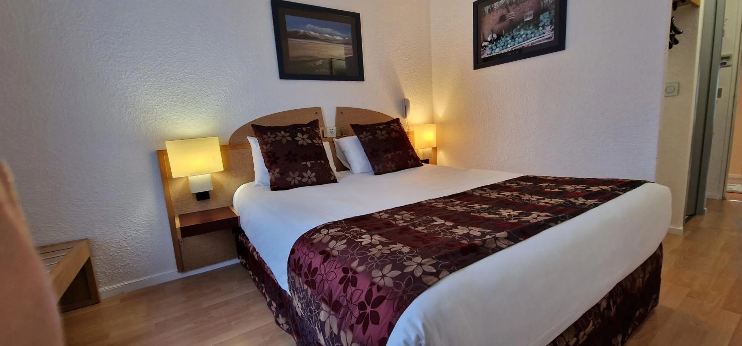 Bed in Kyriad Direct Arpajon