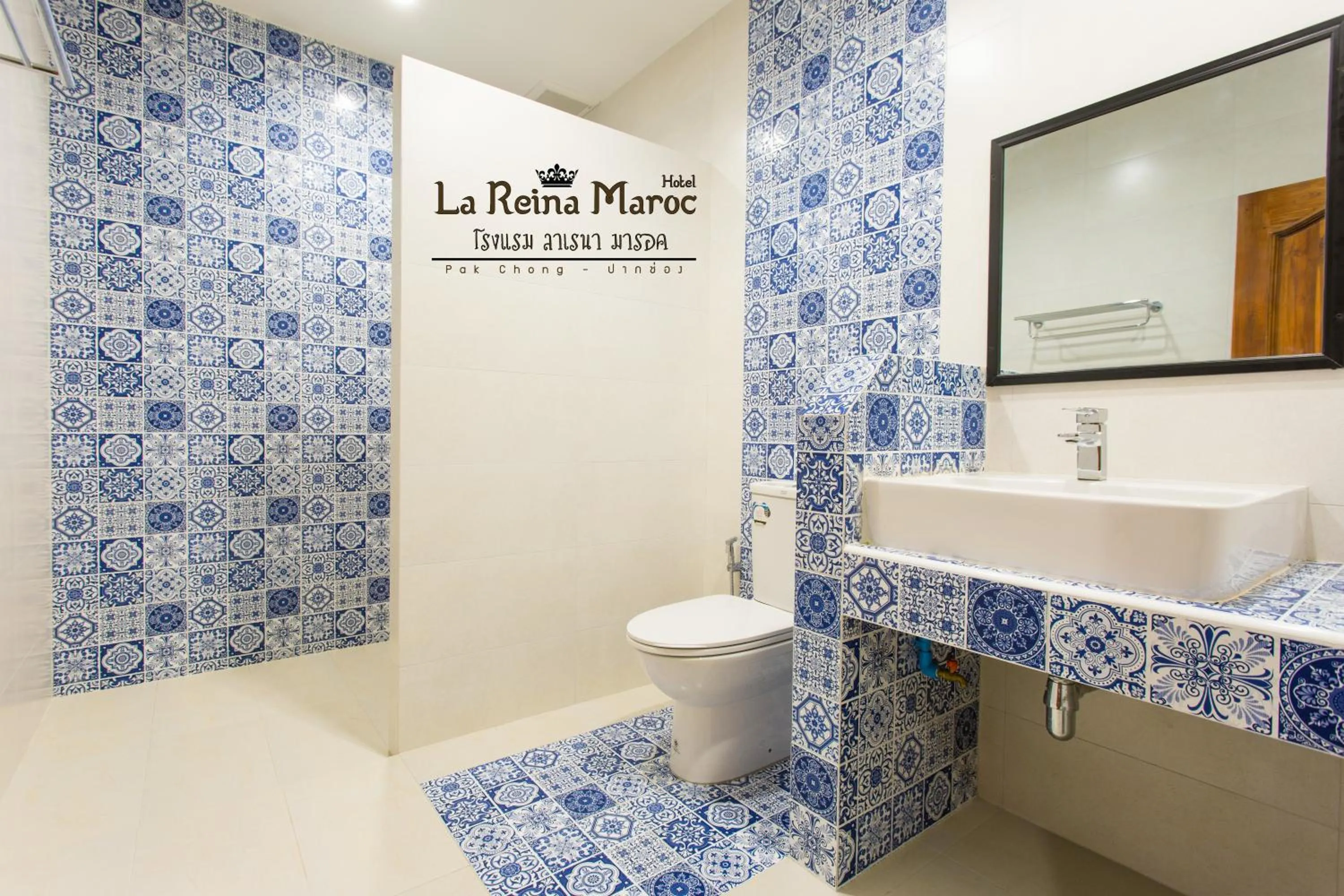 Shower in La Reina Maroc Hotel ปากช่อง เขาใหญ่