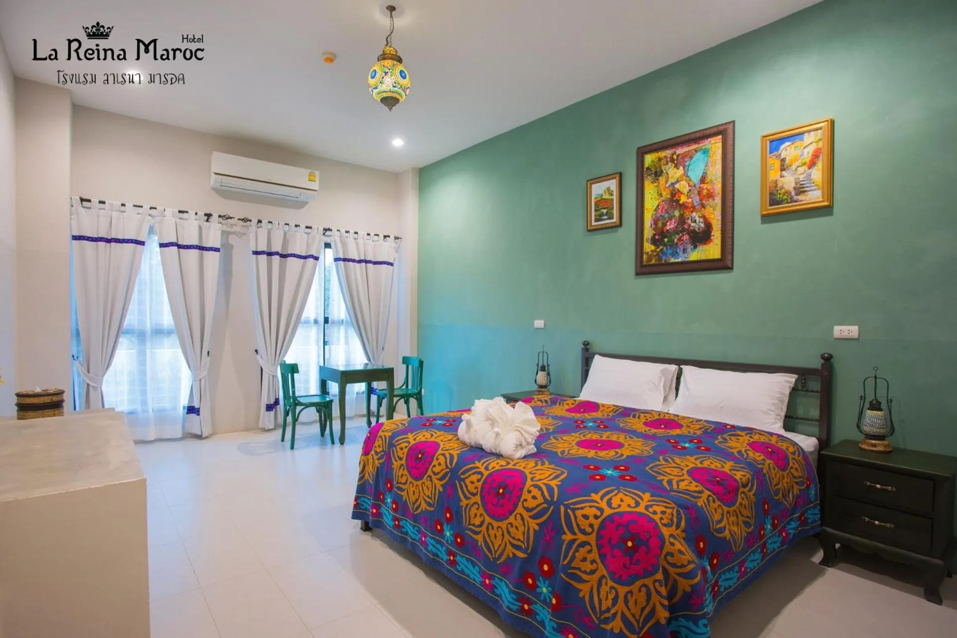 Bed in La Reina Maroc Hotel ปากช่อง เขาใหญ่